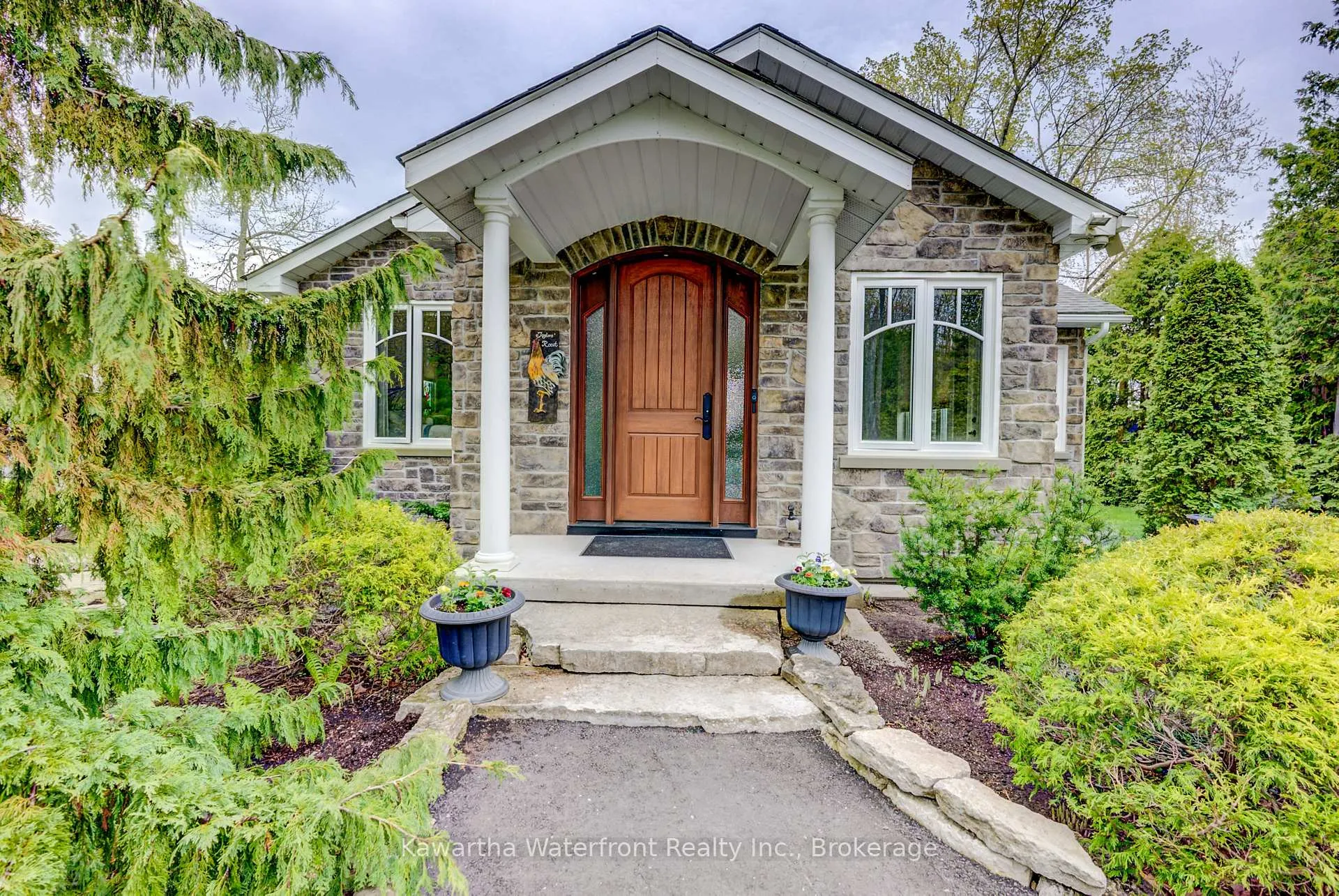 Photo 5 of 48 Maple Avenue, Kawartha Lakes, Bexley — HOMEH
