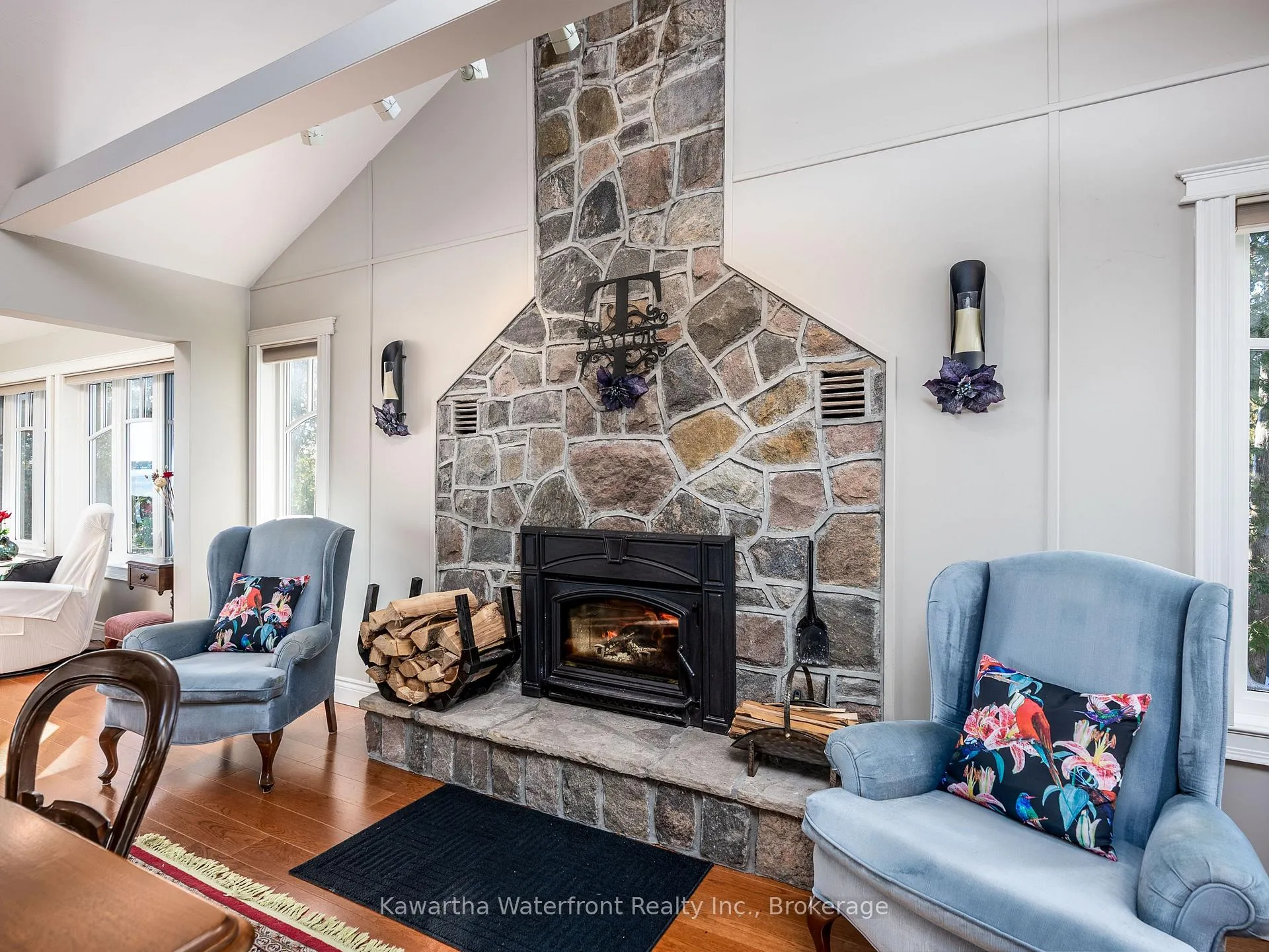 Photo 10 of 48 Maple Avenue, Kawartha Lakes, Bexley — HOMEH