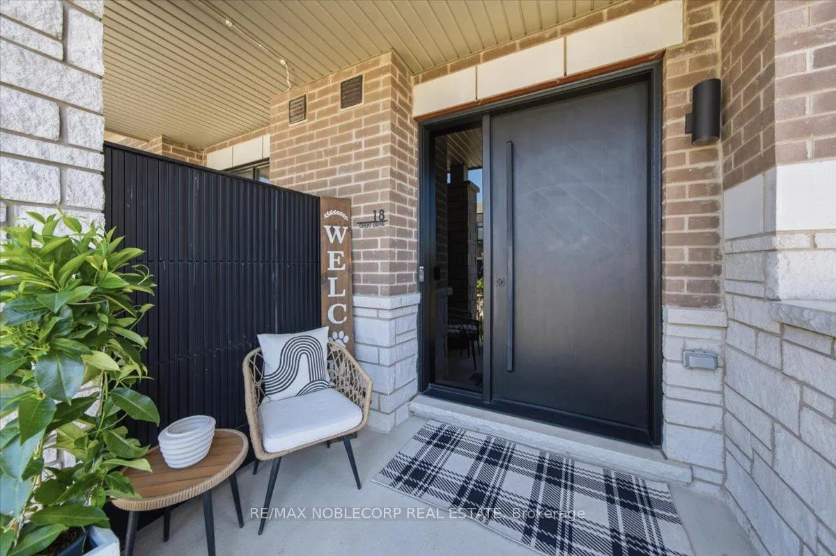 Photo 3 of 18 Ghent Drive, Vaughan, Kleinburg — HOMEH