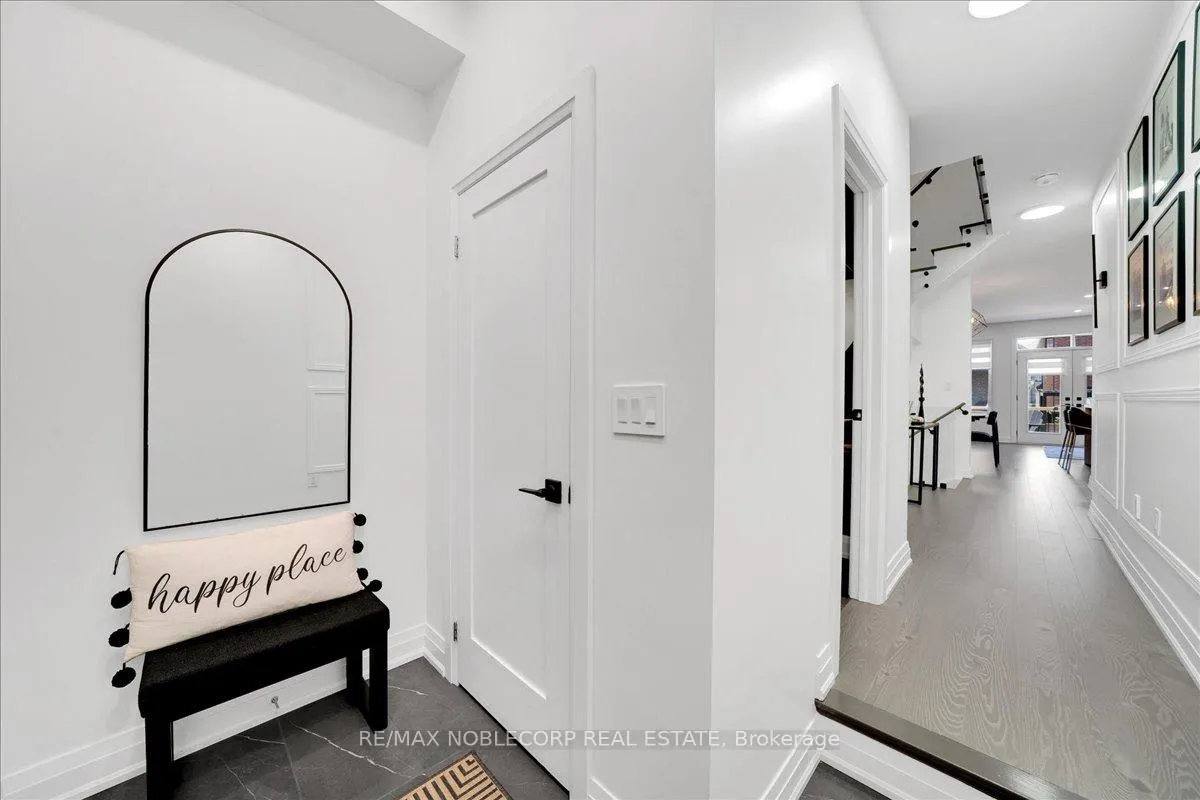 Photo 5 of 18 Ghent Drive, Vaughan, Kleinburg — HOMEH