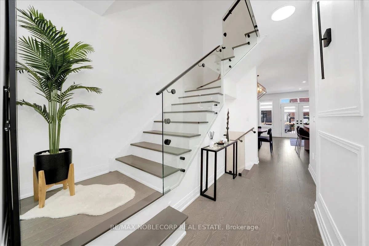 Photo 6 of 18 Ghent Drive, Vaughan, Kleinburg — HOMEH