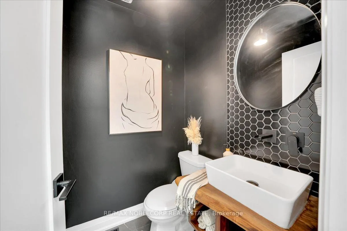 Photo 8 of 18 Ghent Drive, Vaughan, Kleinburg — HOMEH