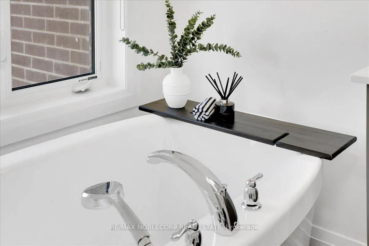 Photo 24 of 18 Ghent Drive, Vaughan, Kleinburg — HOMEH