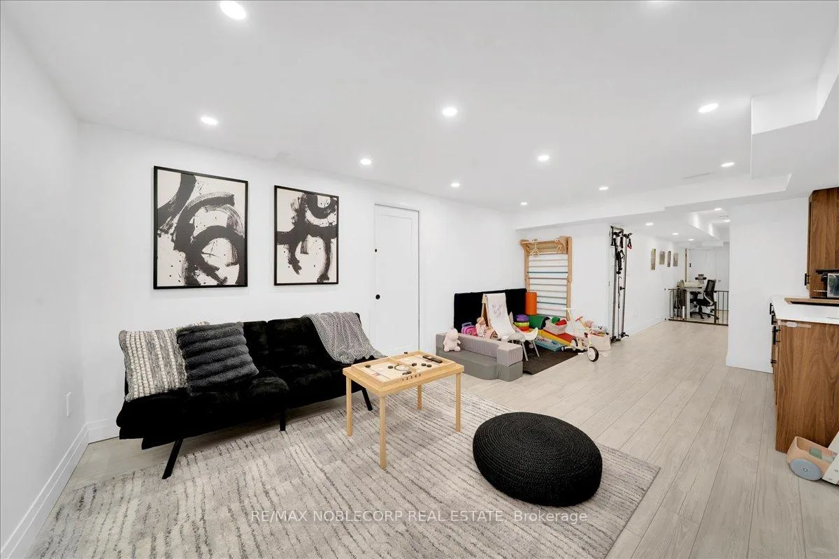 Photo 32 of 18 Ghent Drive, Vaughan, Kleinburg — HOMEH