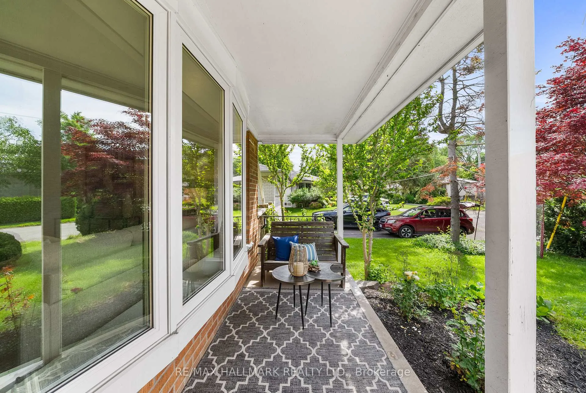 Photo 3 of 65 Allview Crescent, North York, Bayview Village — HOMEH
