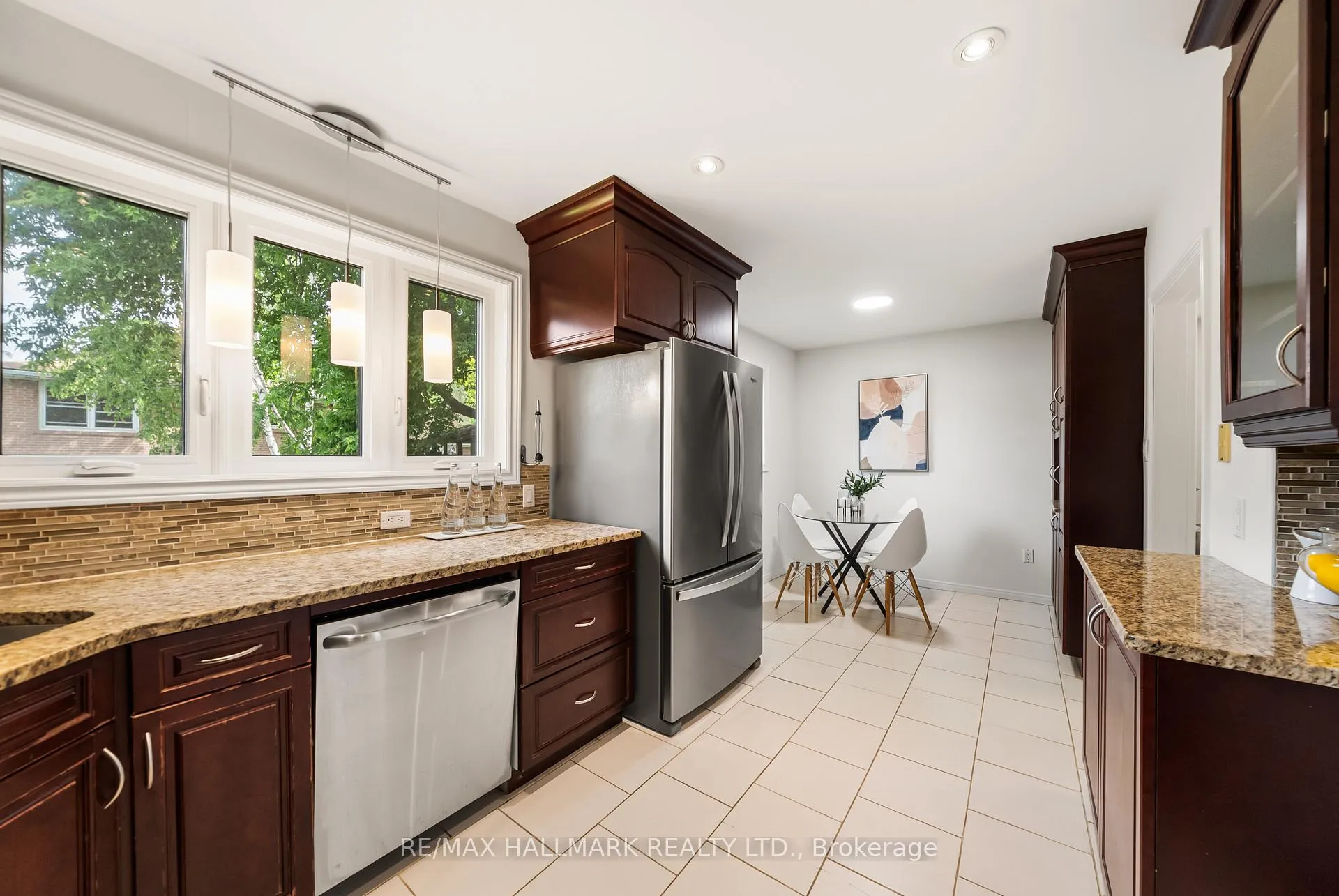 Photo 13 of 65 Allview Crescent, North York, Bayview Village — HOMEH
