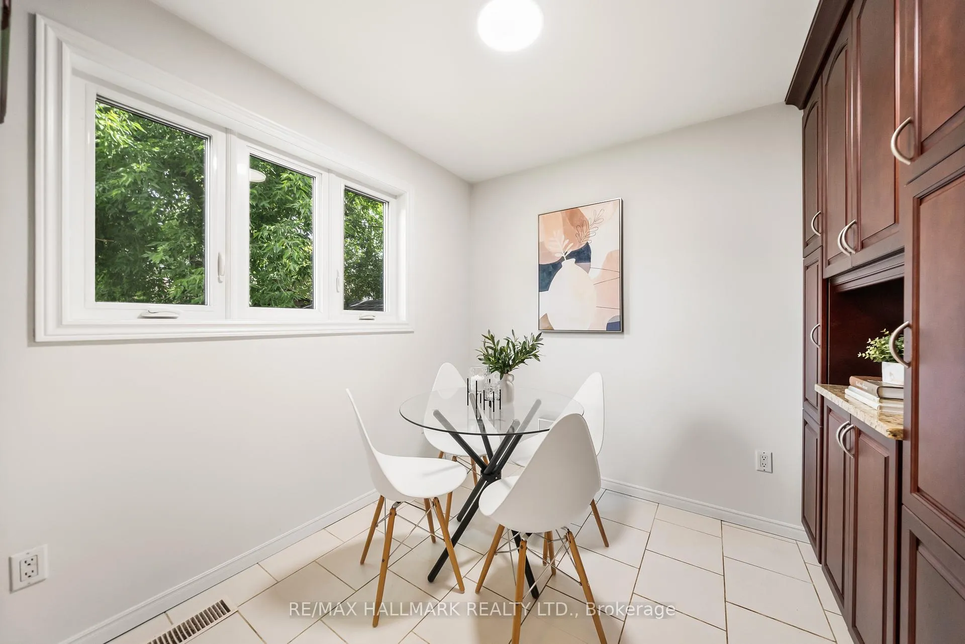 Photo 15 of 65 Allview Crescent, North York, Bayview Village — HOMEH