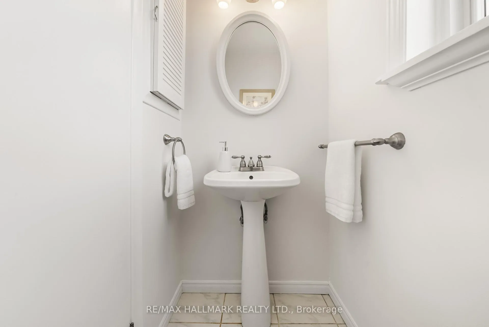 Photo 17 of 65 Allview Crescent, North York, Bayview Village — HOMEH
