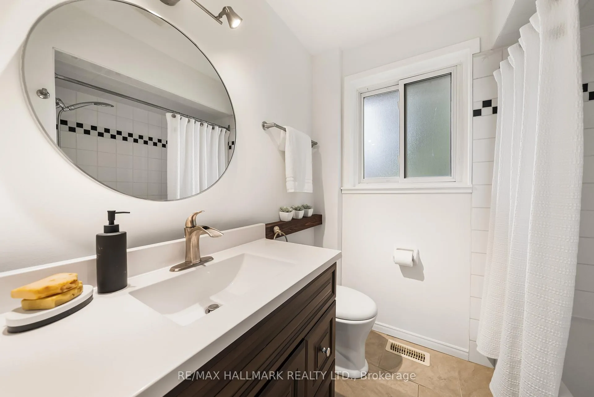 Photo 22 of 65 Allview Crescent, North York, Bayview Village — HOMEH