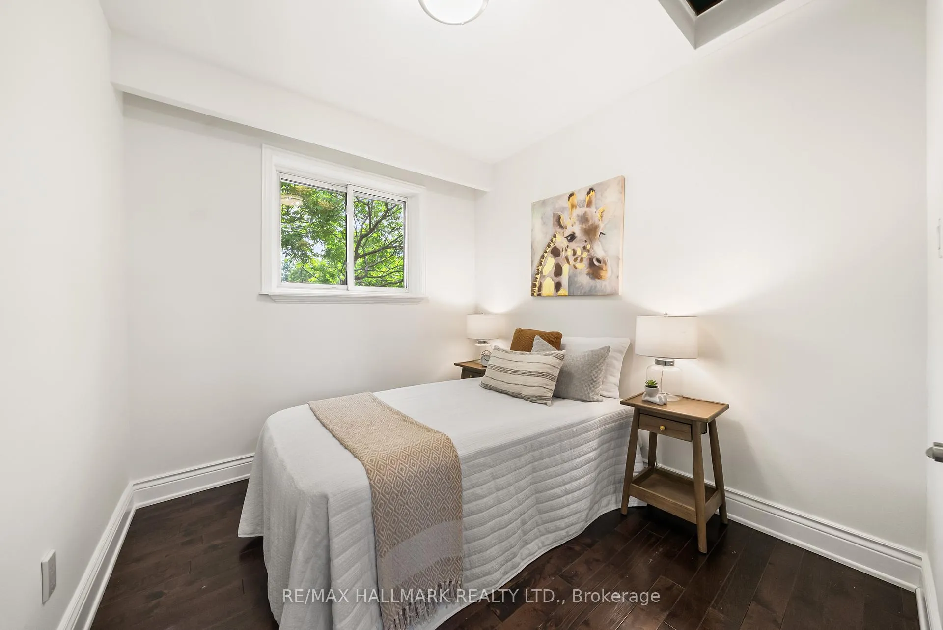 Photo 23 of 65 Allview Crescent, North York, Bayview Village — HOMEH
