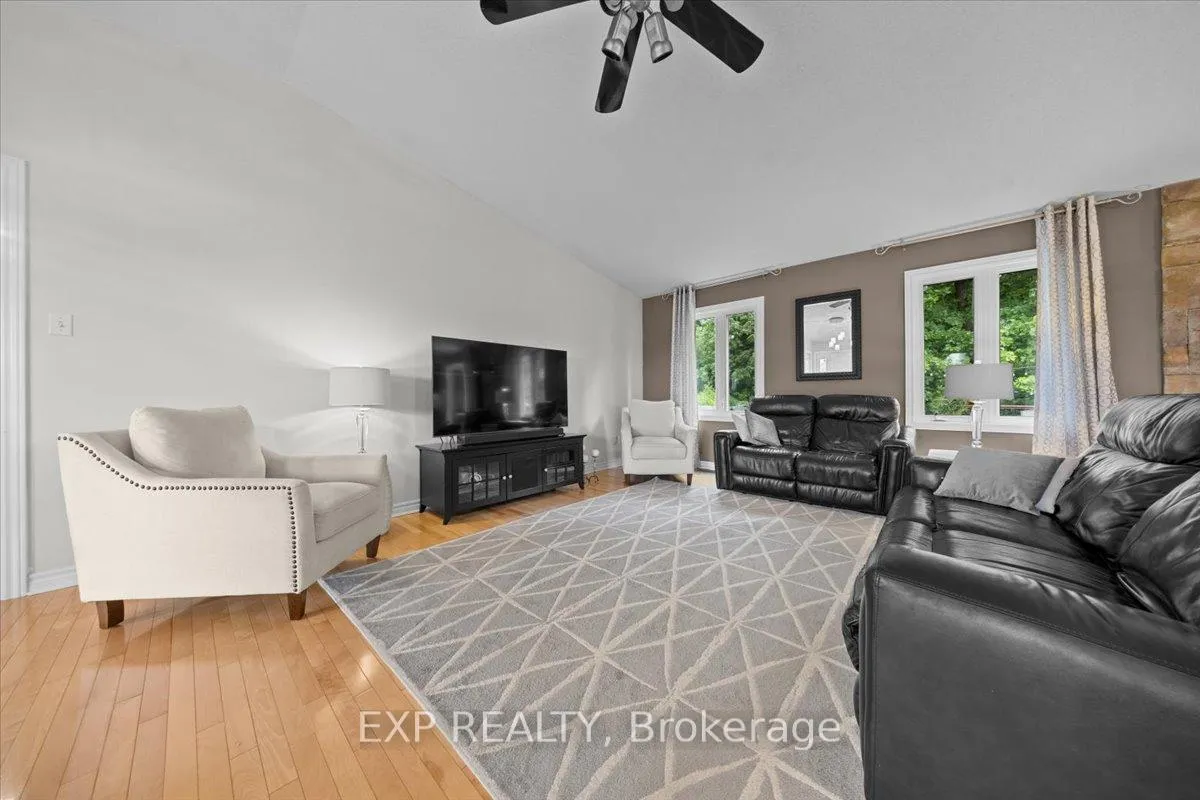 Photo 5 of 2670 Pierrette Drive, Ottawa, Cumberland Estates — HOMEH