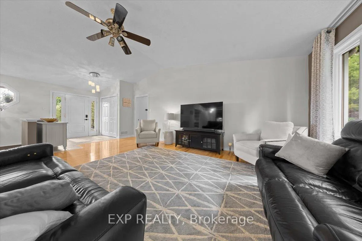 Photo 6 of 2670 Pierrette Drive, Ottawa, Cumberland Estates — HOMEH