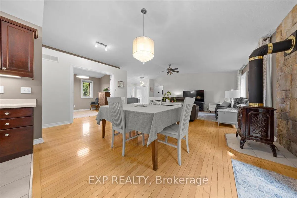 Photo 9 of 2670 Pierrette Drive, Ottawa, Cumberland Estates — HOMEH