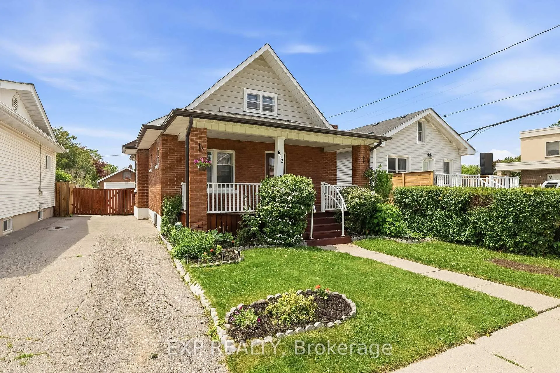 Photo 2 of 652 Hortop Street, Oshawa, O'Neill — HOMEH