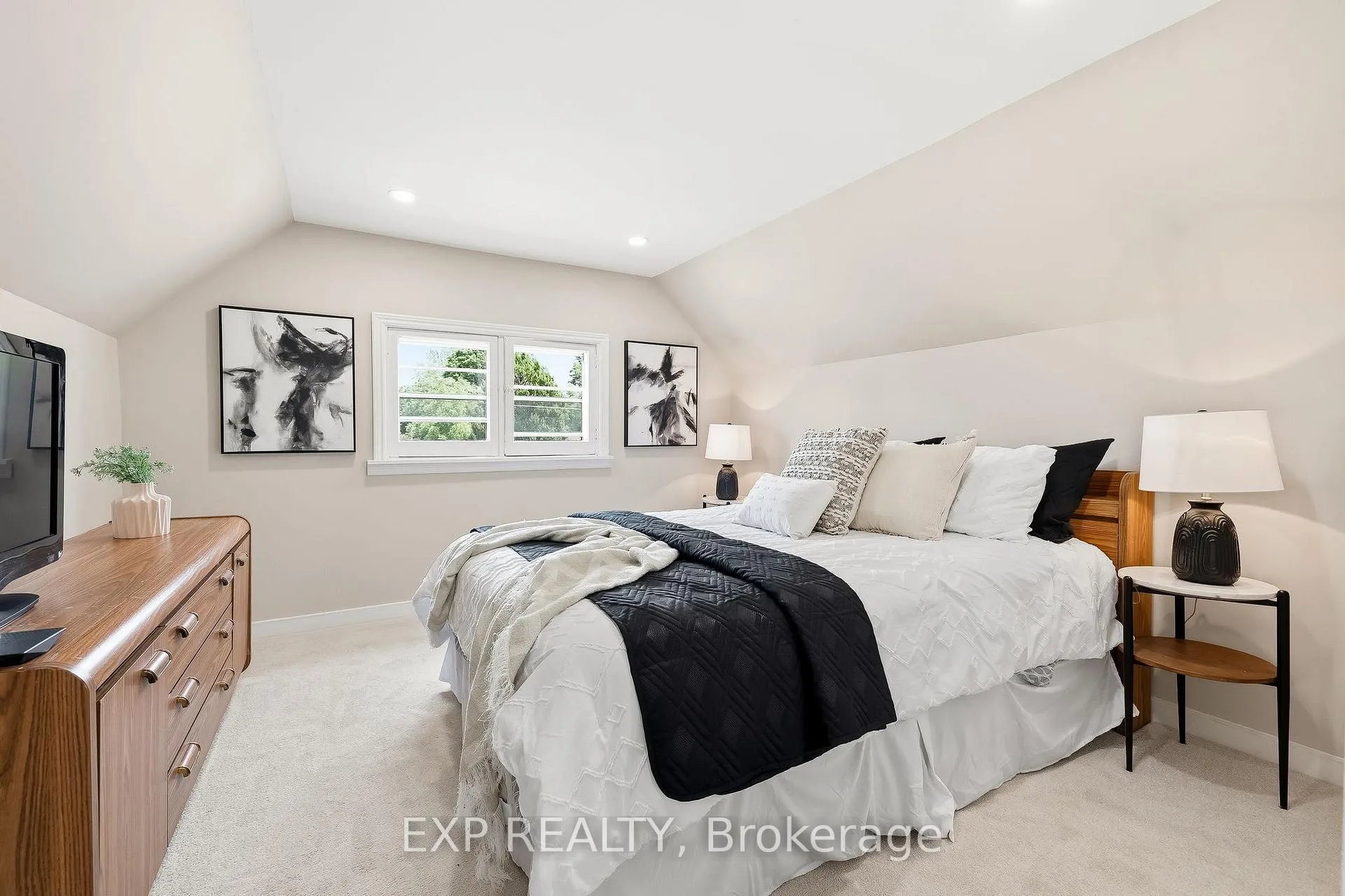 Photo 33 of 652 Hortop Street, Oshawa, O'Neill — HOMEH