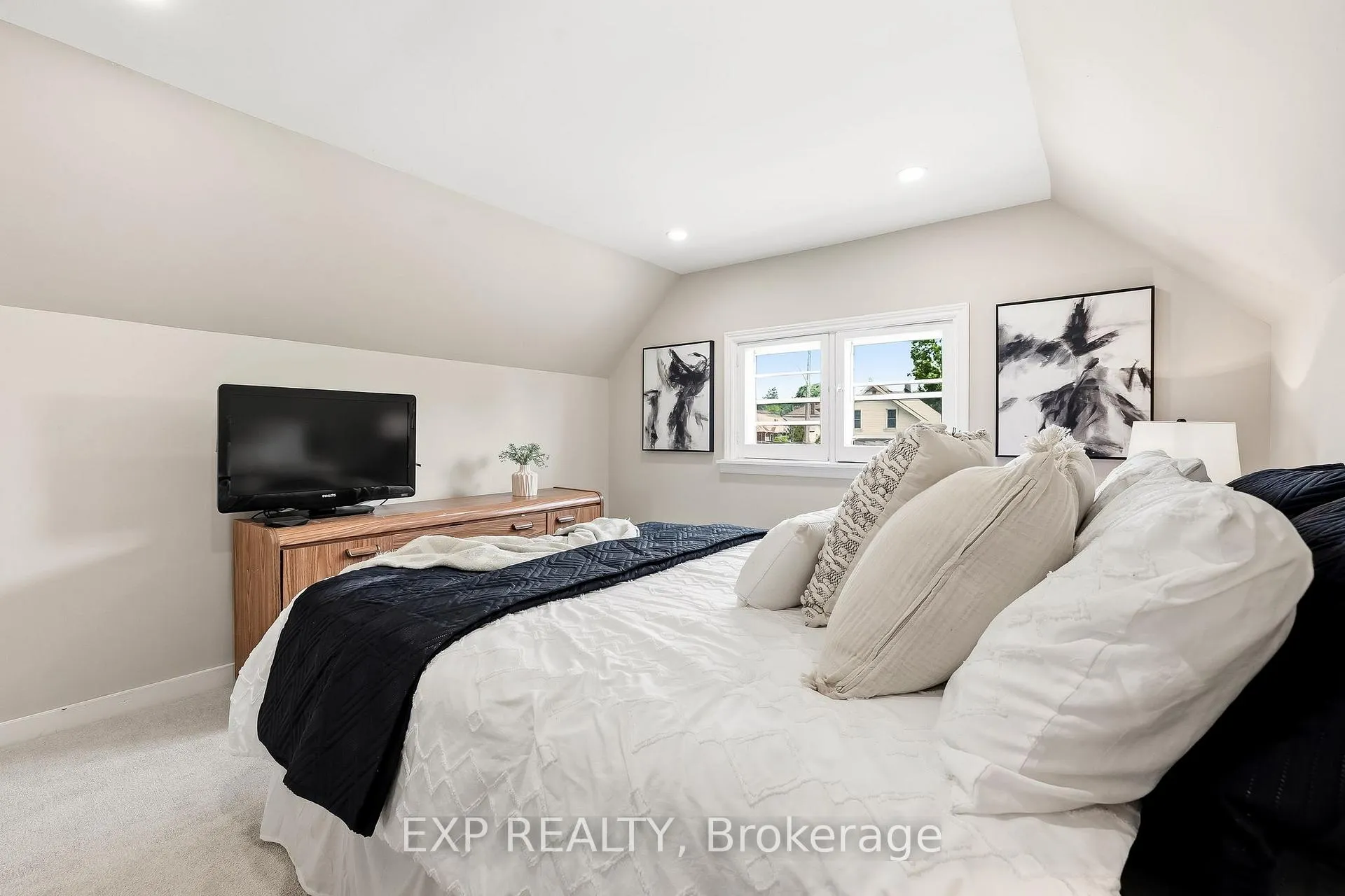 Photo 34 of 652 Hortop Street, Oshawa, O'Neill — HOMEH