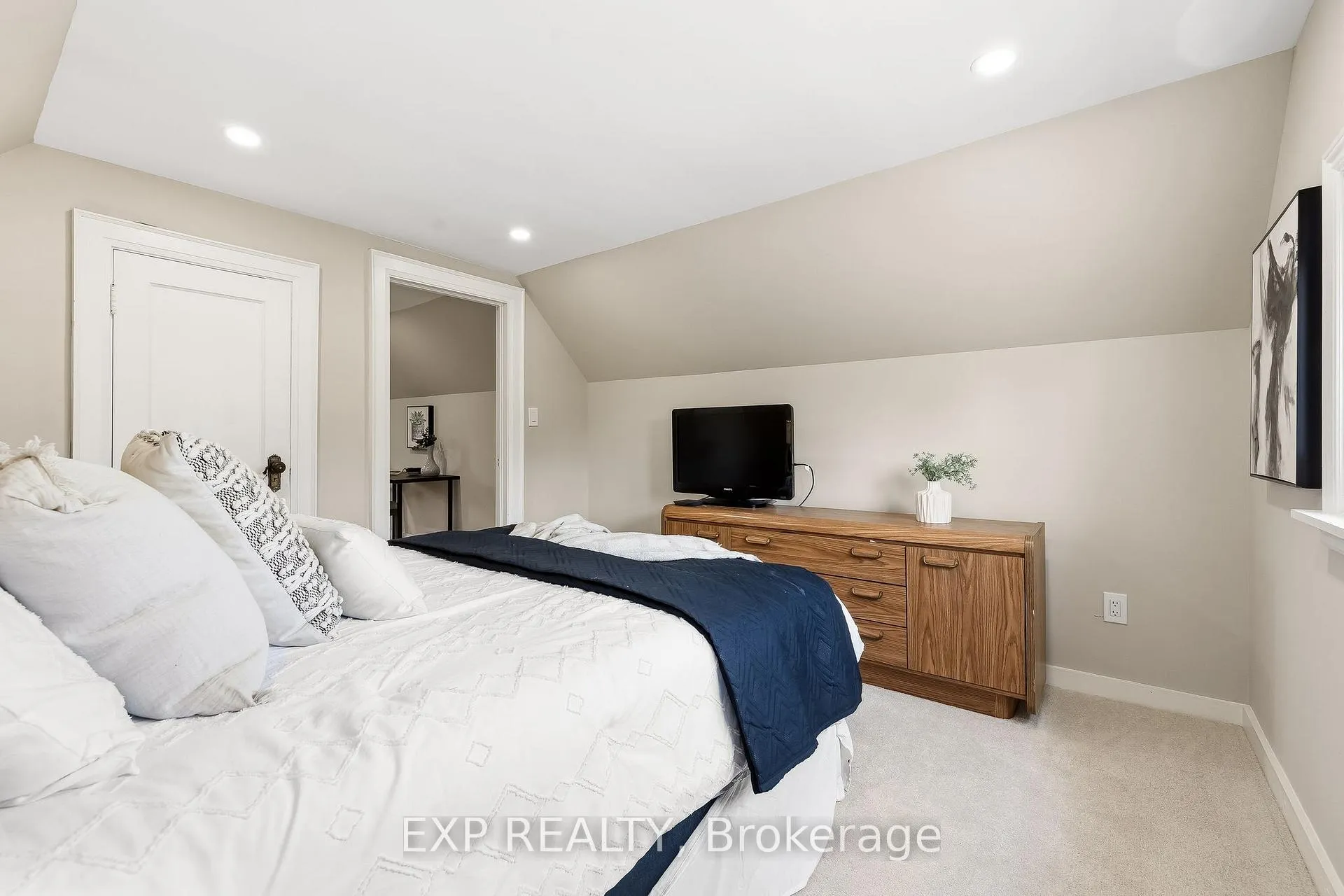 Photo 35 of 652 Hortop Street, Oshawa, O'Neill — HOMEH