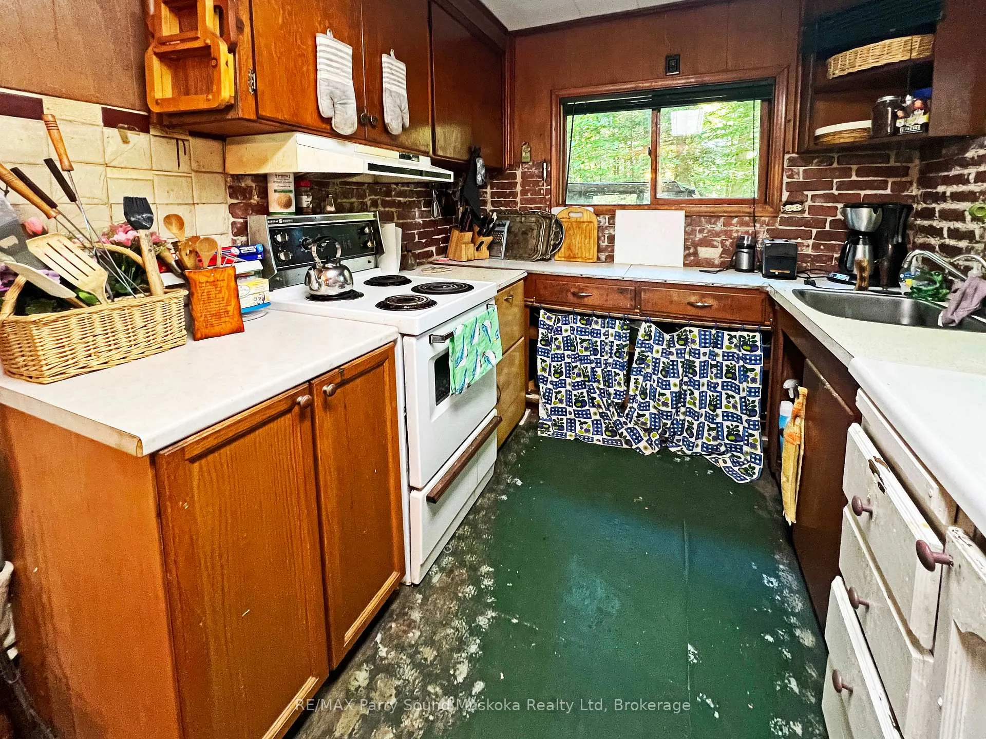 Photo 17 of 15 Schmidt Circle, Seguin — HOMEH