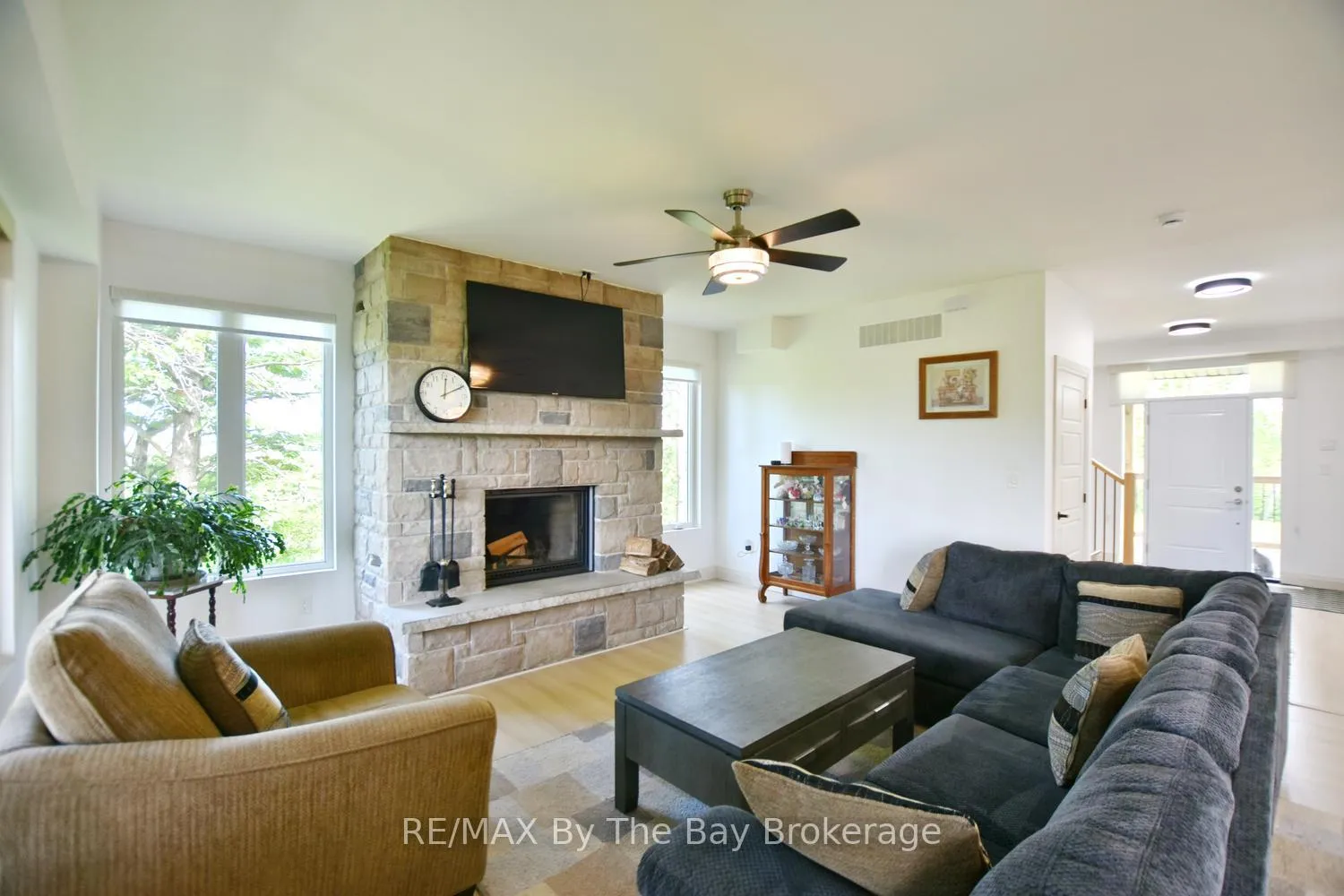 Photo 10 of 2946 92 County Road, Springwater, Rural Springwater — HOMEH