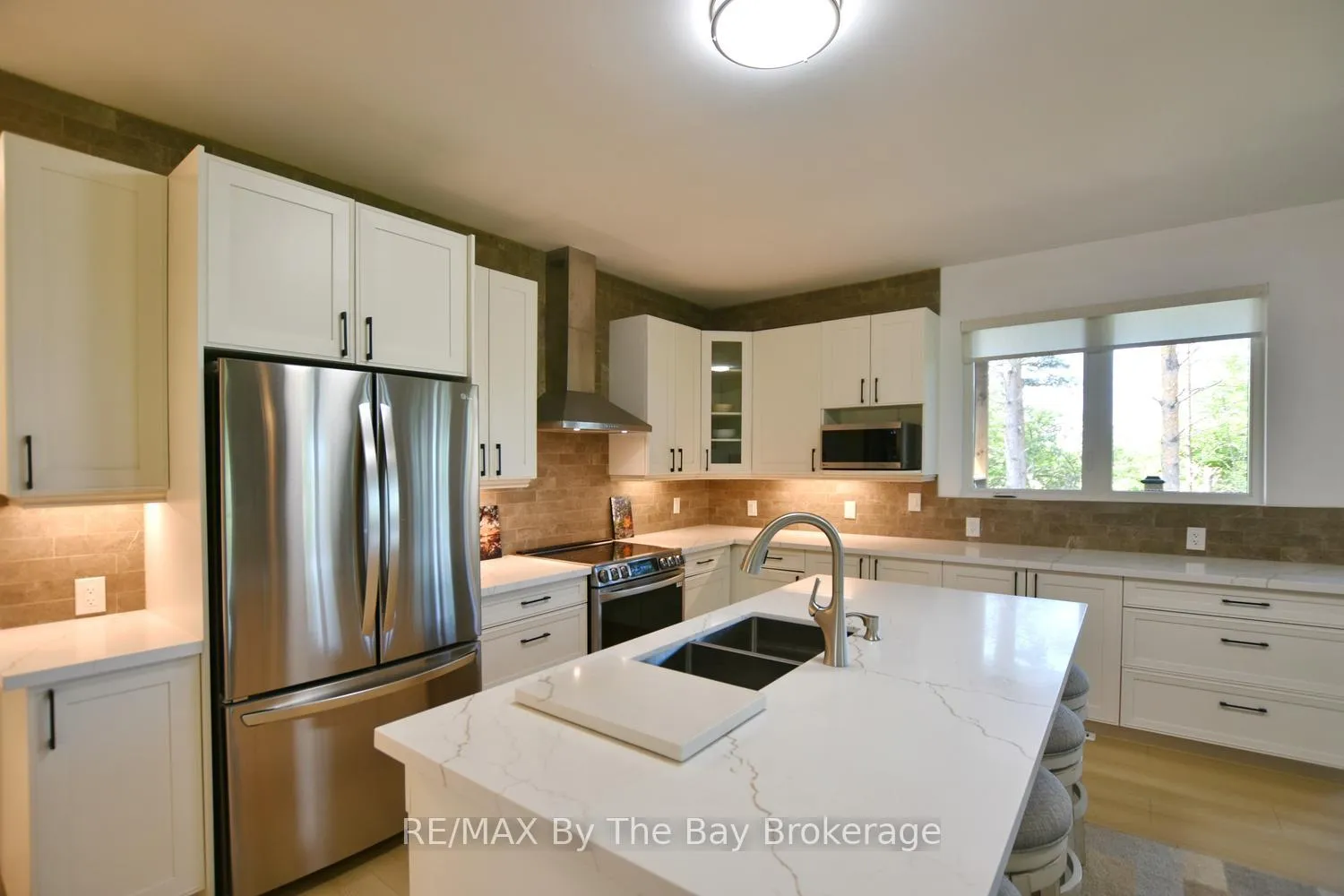 Photo 16 of 2946 92 County Road, Springwater, Rural Springwater — HOMEH