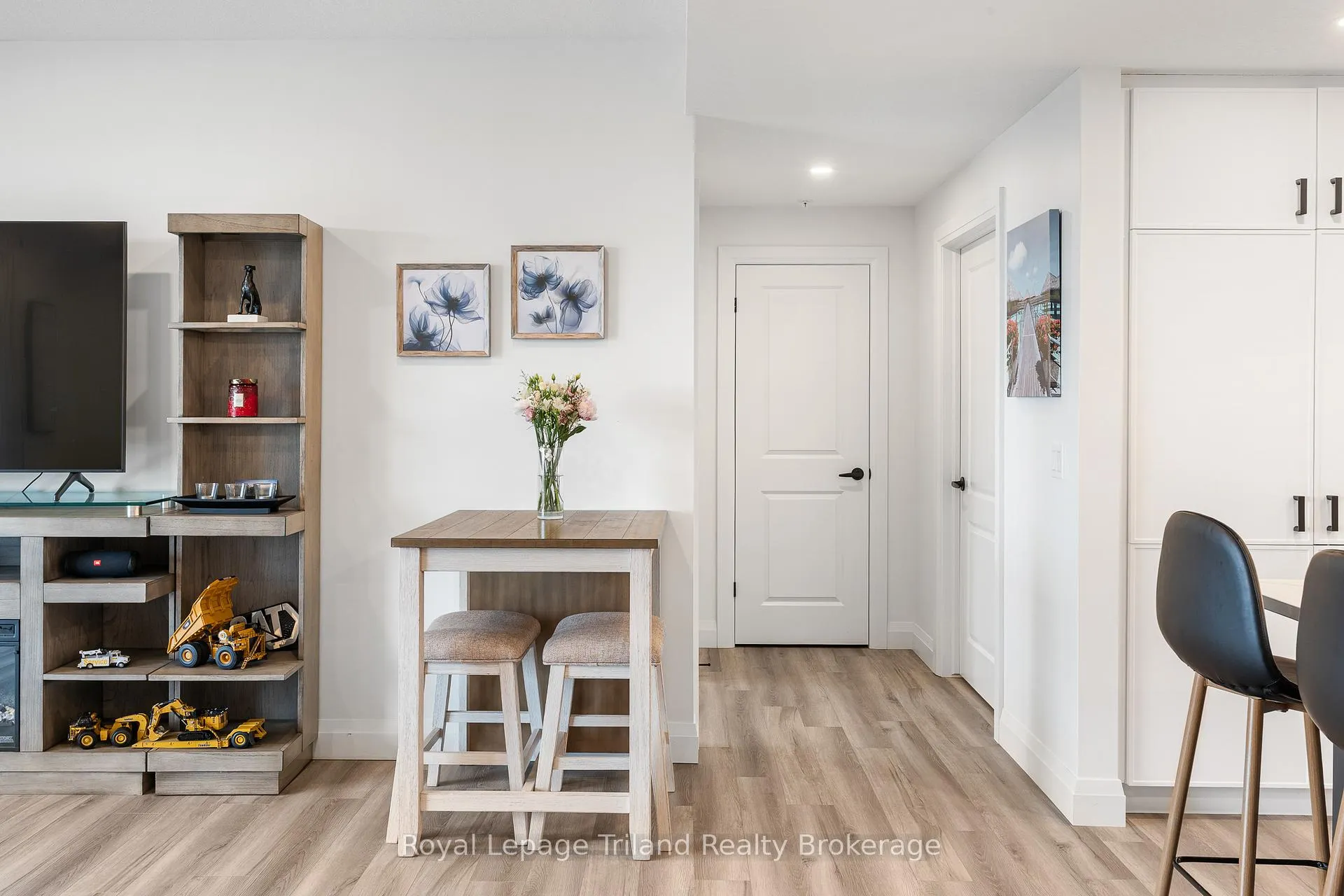 Photo 9 of 408-99B Farley Road, Centre Wellington, Fergus — HOMEH