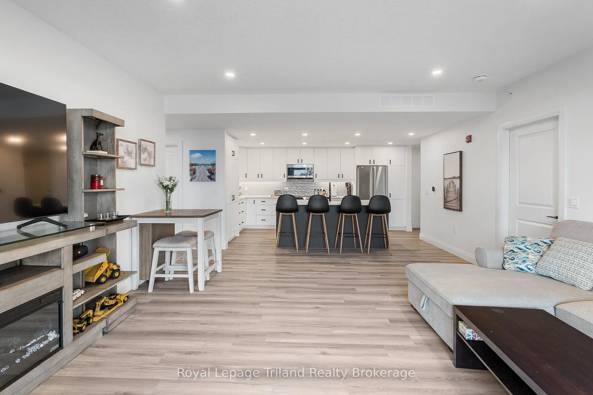 Photo 15 of 408-99B Farley Road, Centre Wellington, Fergus — HOMEH