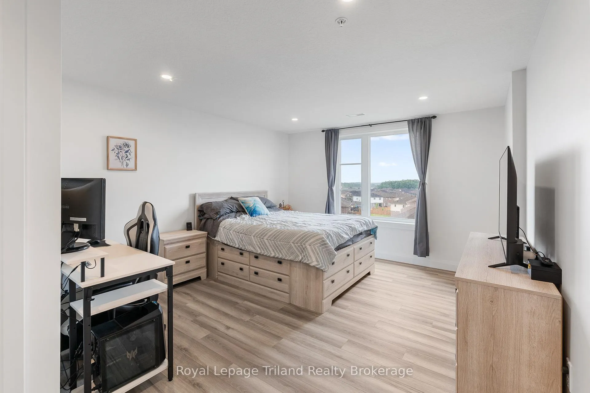 Photo 23 of 408-99B Farley Road, Centre Wellington, Fergus — HOMEH