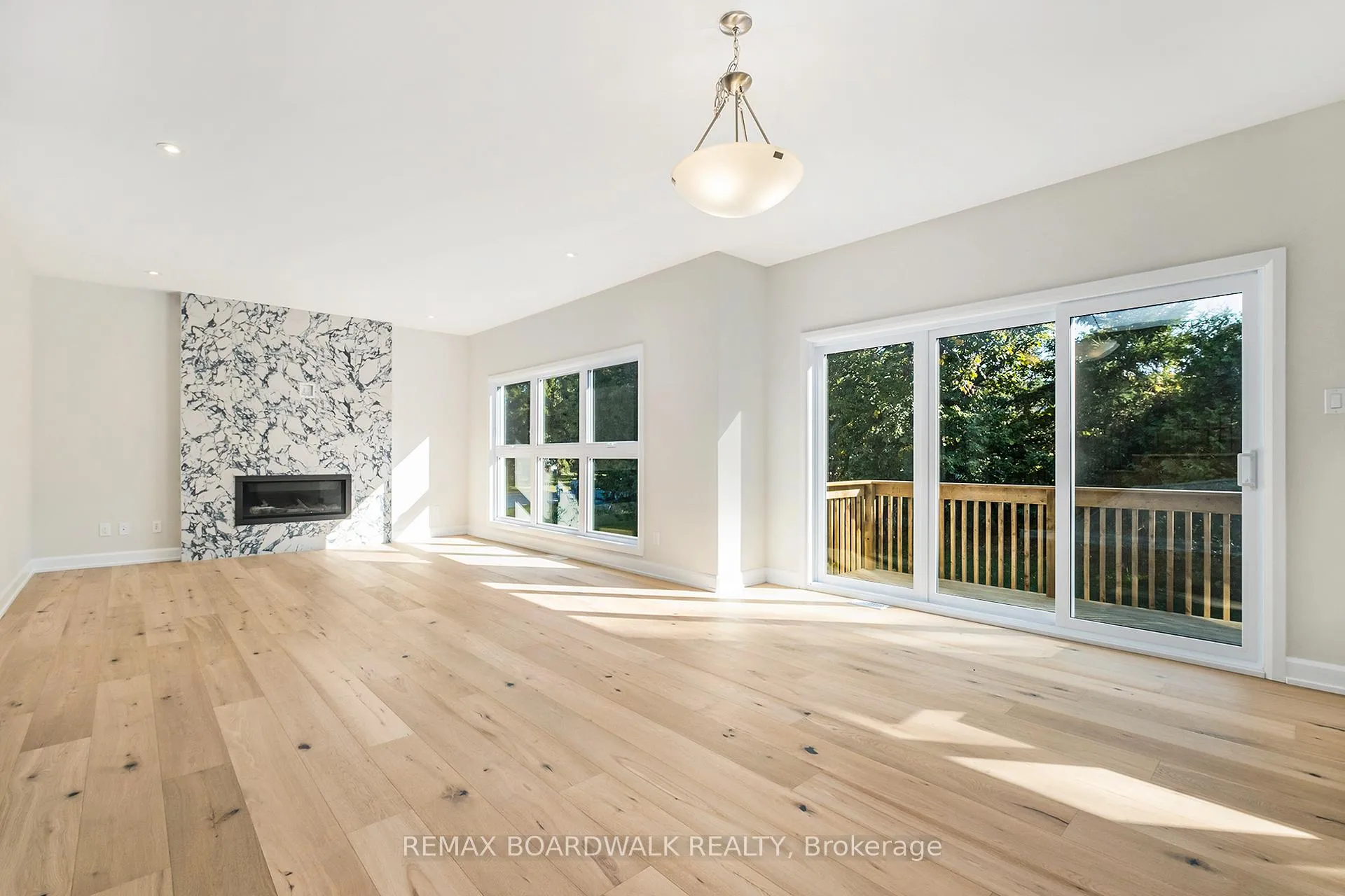 Photo 3 of 1064 Chablis Crescent, Russell, Embrun — HOMEH