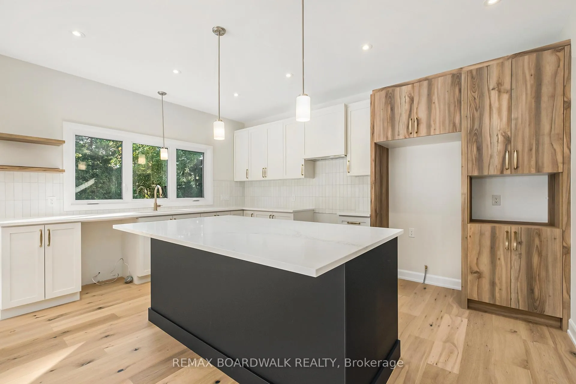 Photo 4 of 1064 Chablis Crescent, Russell, Embrun — HOMEH