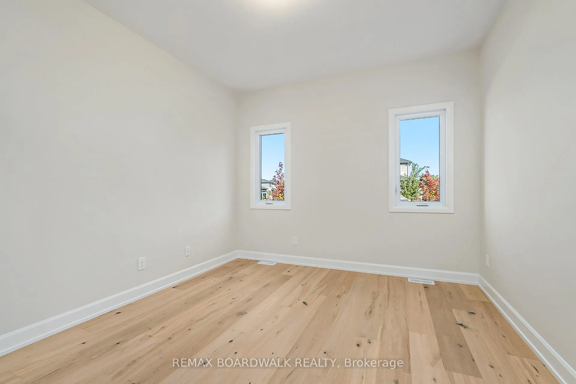 Photo 7 of 1064 Chablis Crescent, Russell, Embrun — HOMEH