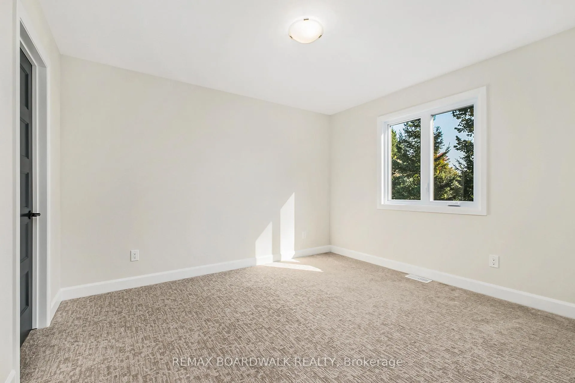 Photo 8 of 1064 Chablis Crescent, Russell, Embrun — HOMEH