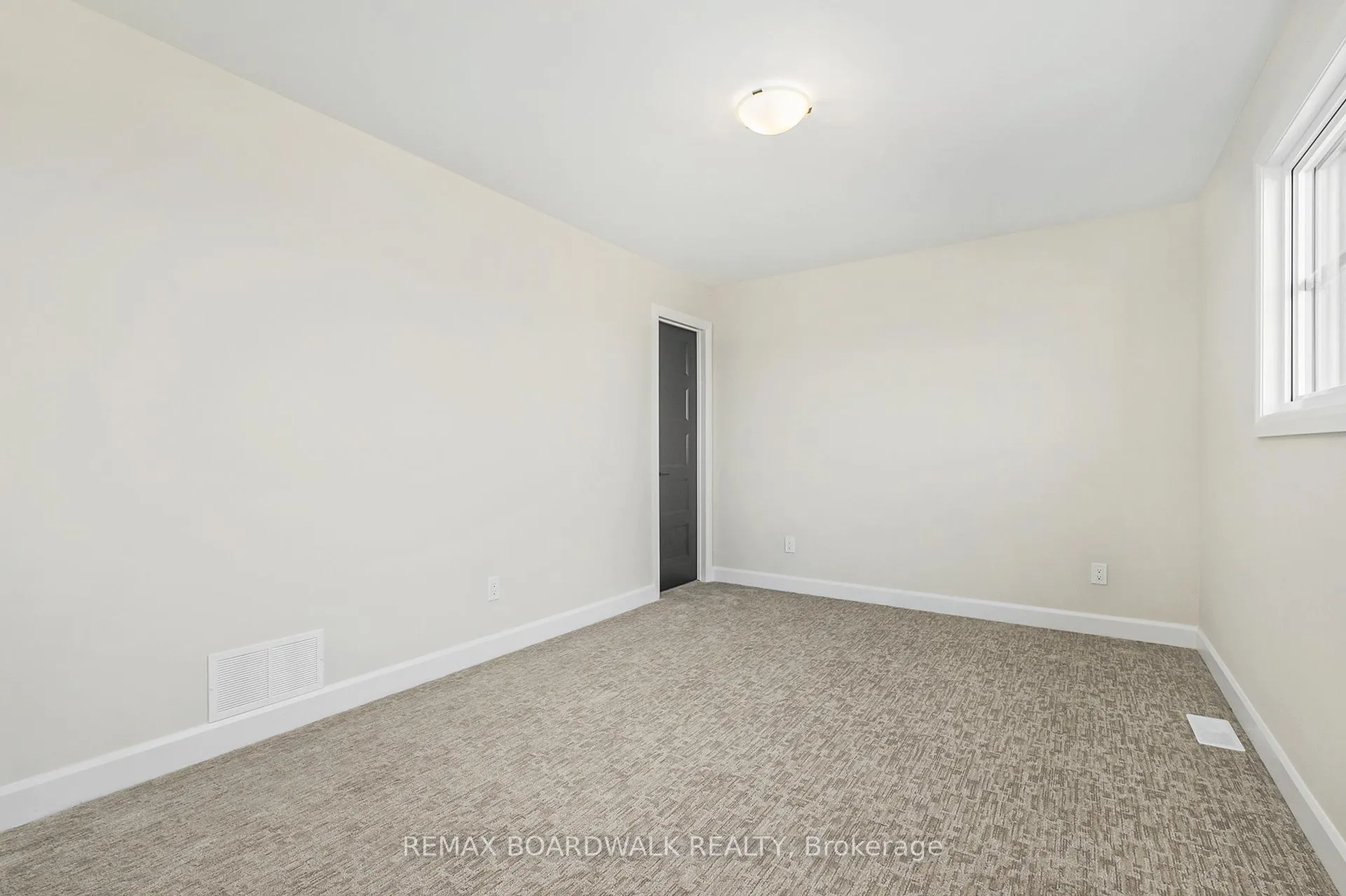Photo 12 of 1064 Chablis Crescent, Russell, Embrun — HOMEH