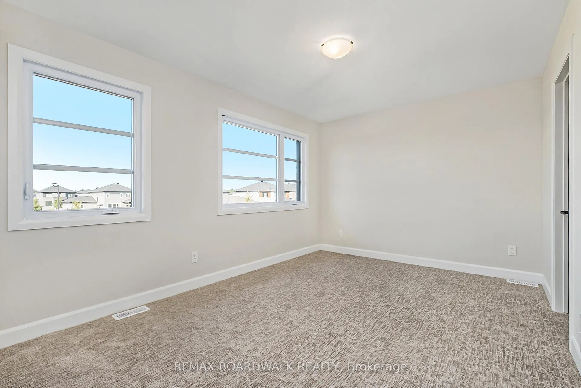 Photo 13 of 1064 Chablis Crescent, Russell, Embrun — HOMEH