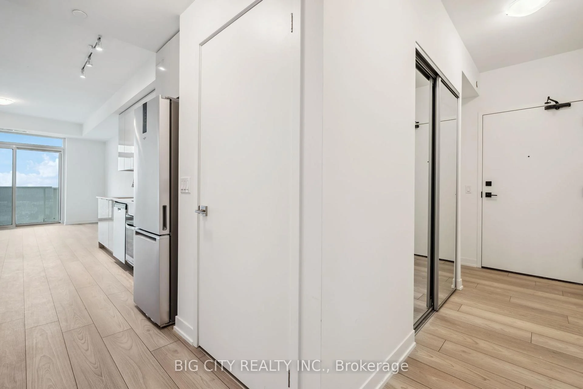 Photo 5 of Unit 2328, 498 Caldari Road, Vaughan, Concord — HOMEH
