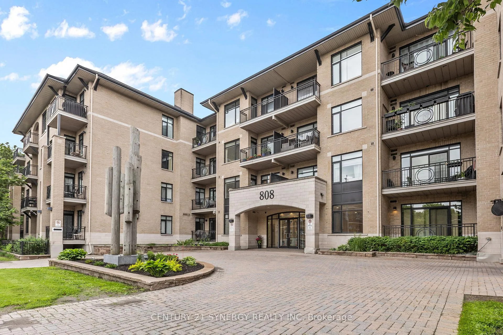 Front of Unit 312, 808 Bronson Avenue