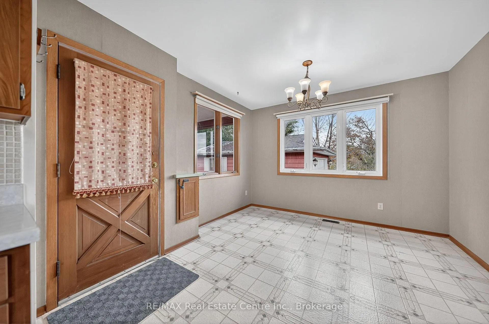 Photo 12 of 497 Victoria Street S, Kitchener, Northward — HOMEH