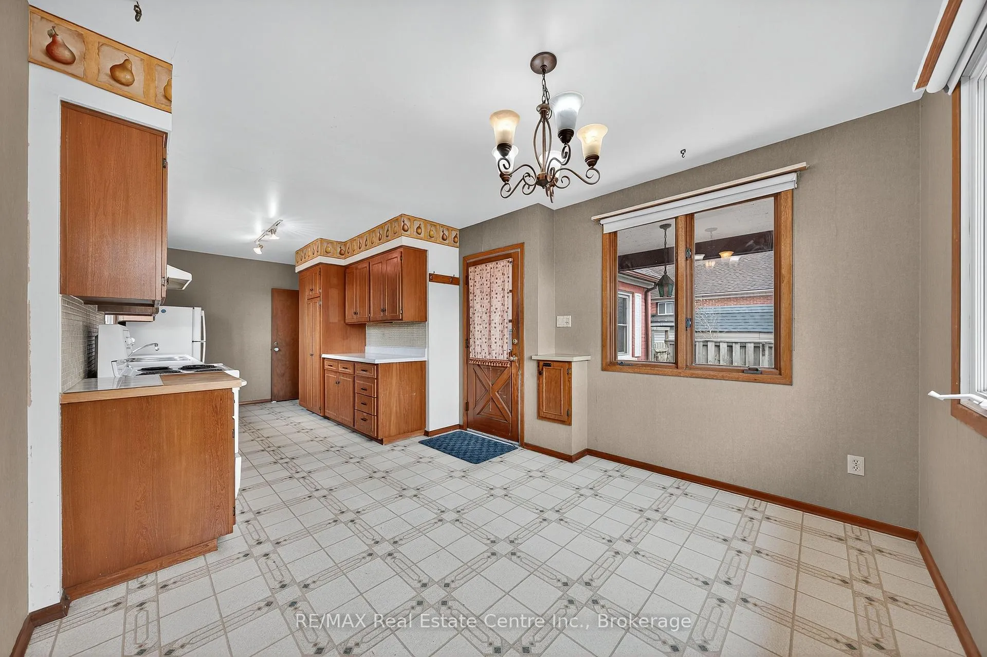 Photo 13 of 497 Victoria Street S, Kitchener, Northward — HOMEH