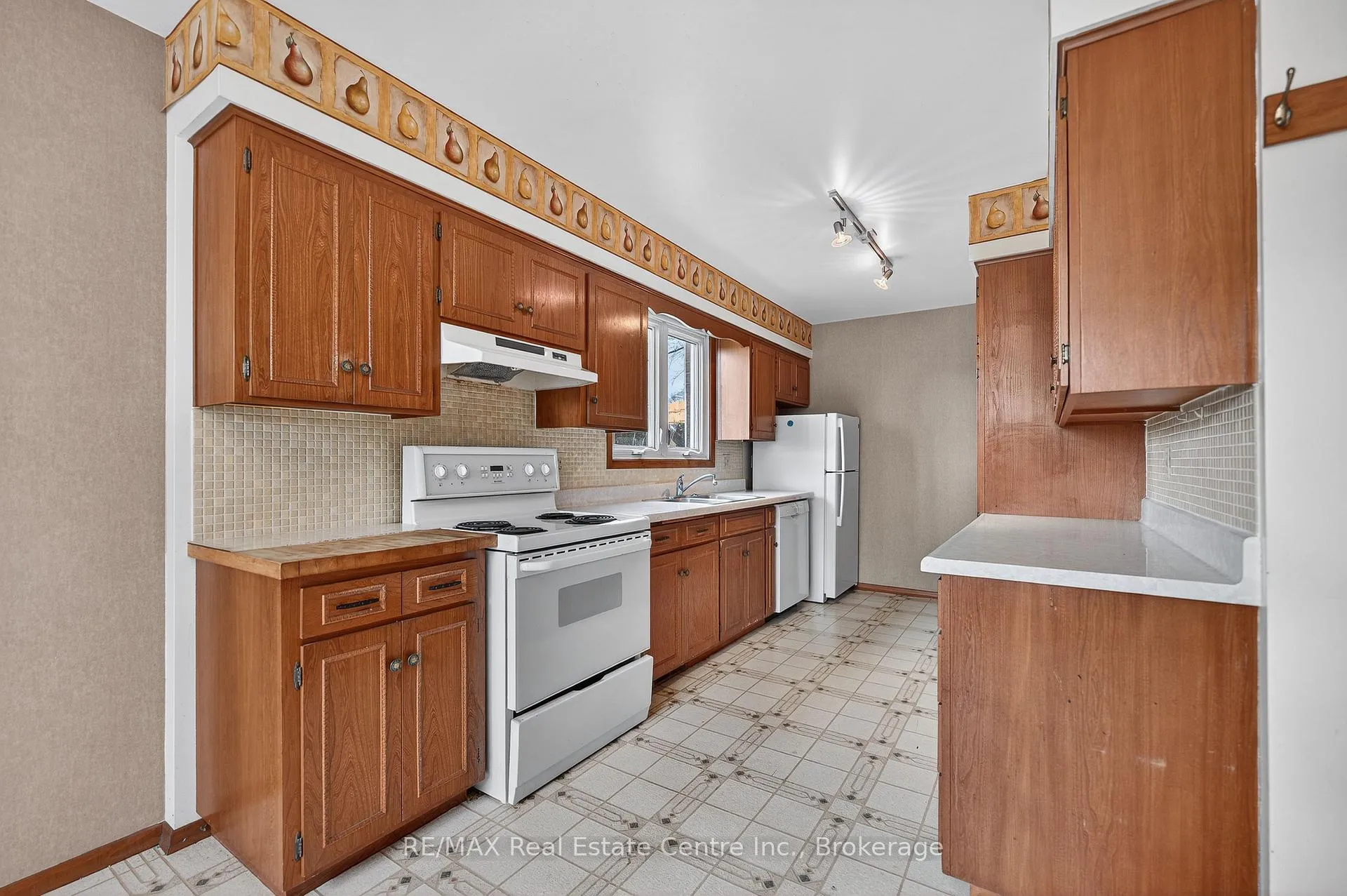 Photo 14 of 497 Victoria Street S, Kitchener, Northward — HOMEH