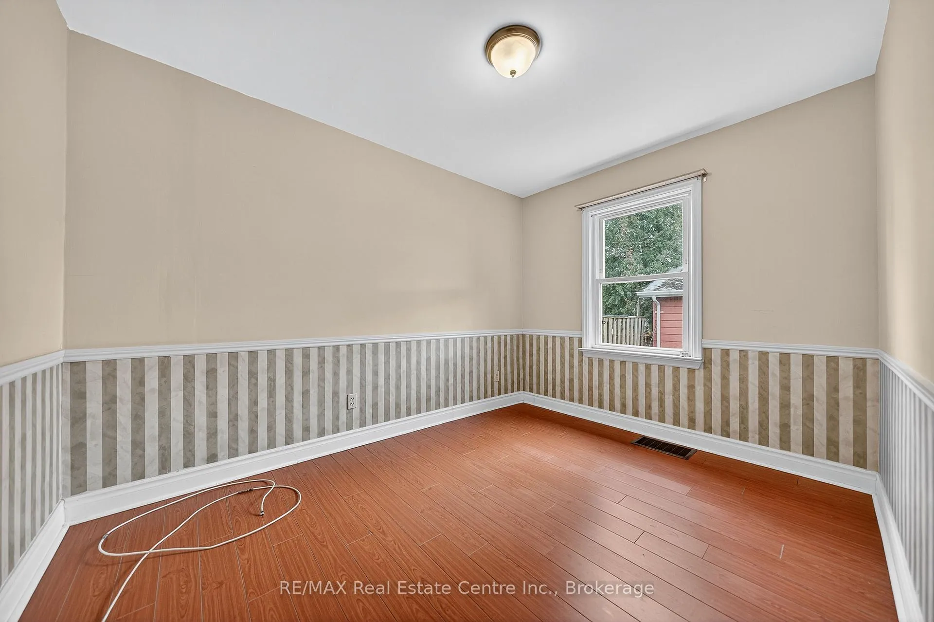 Photo 16 of 497 Victoria Street S, Kitchener, Northward — HOMEH