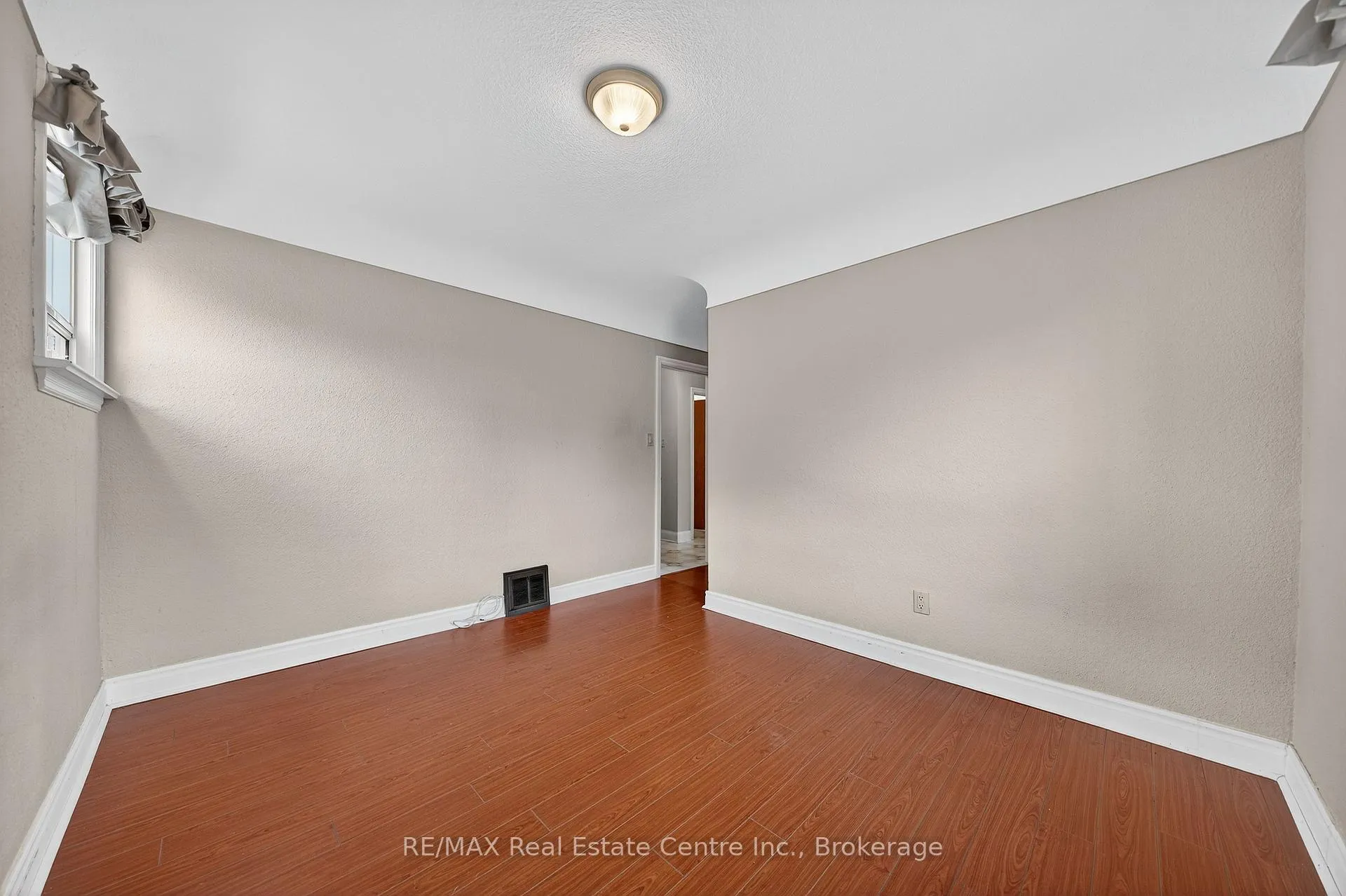 Photo 19 of 497 Victoria Street S, Kitchener, Northward — HOMEH