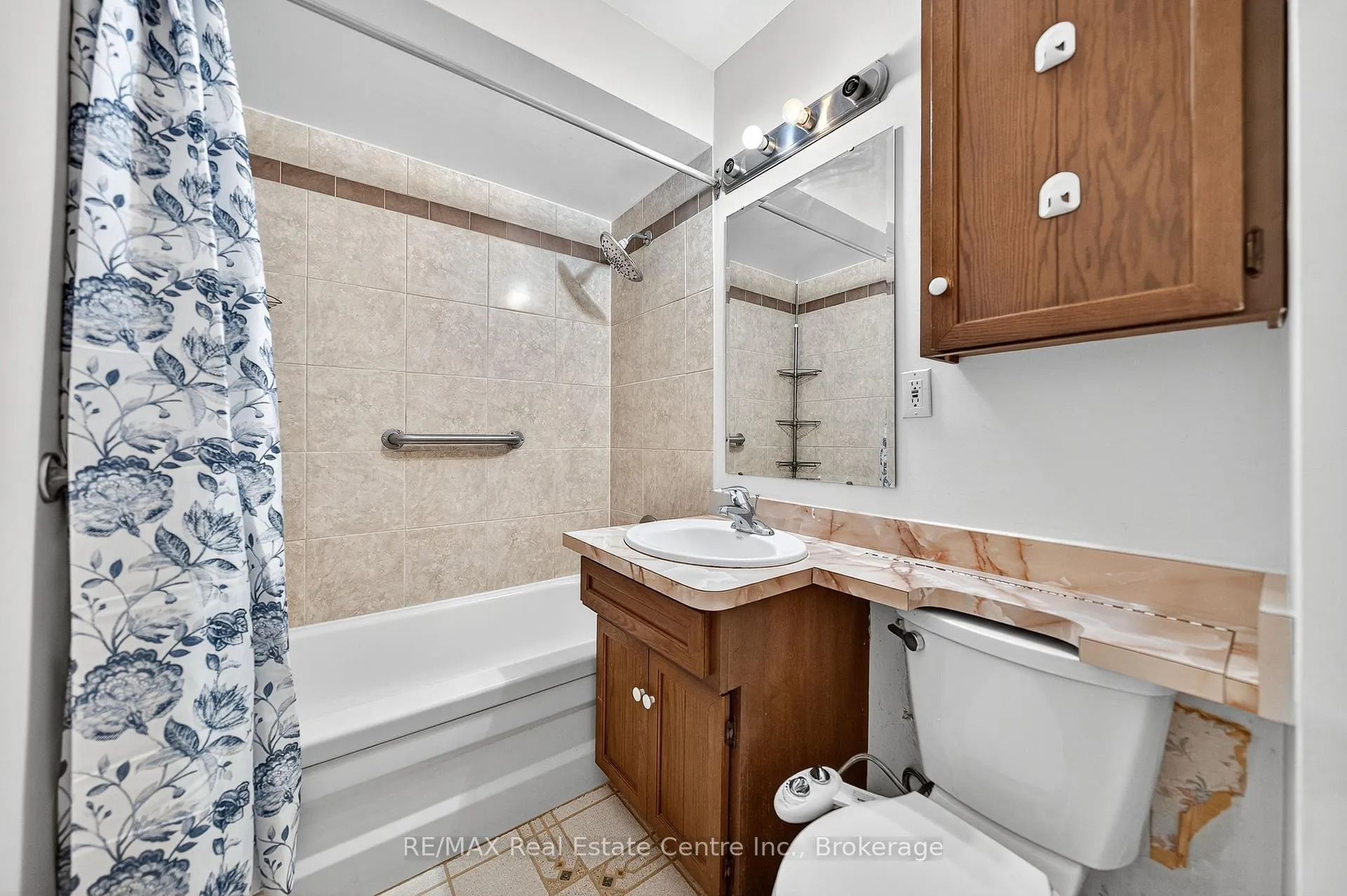 Photo 21 of 497 Victoria Street S, Kitchener, Northward — HOMEH