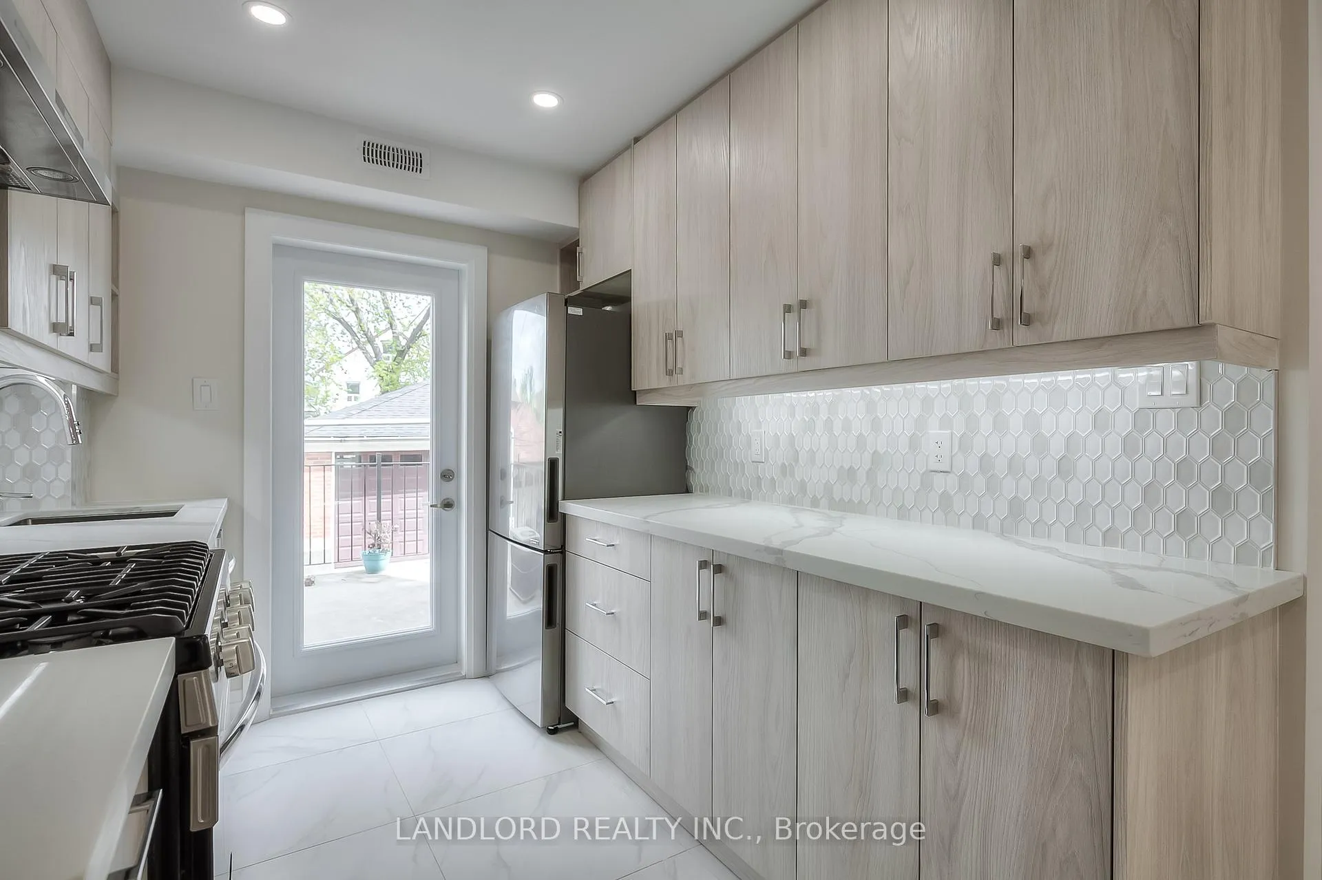 Photo 3 of Unit Main, 36 Yore Road, North York, Beechborough-Greenbrook — HOMEH