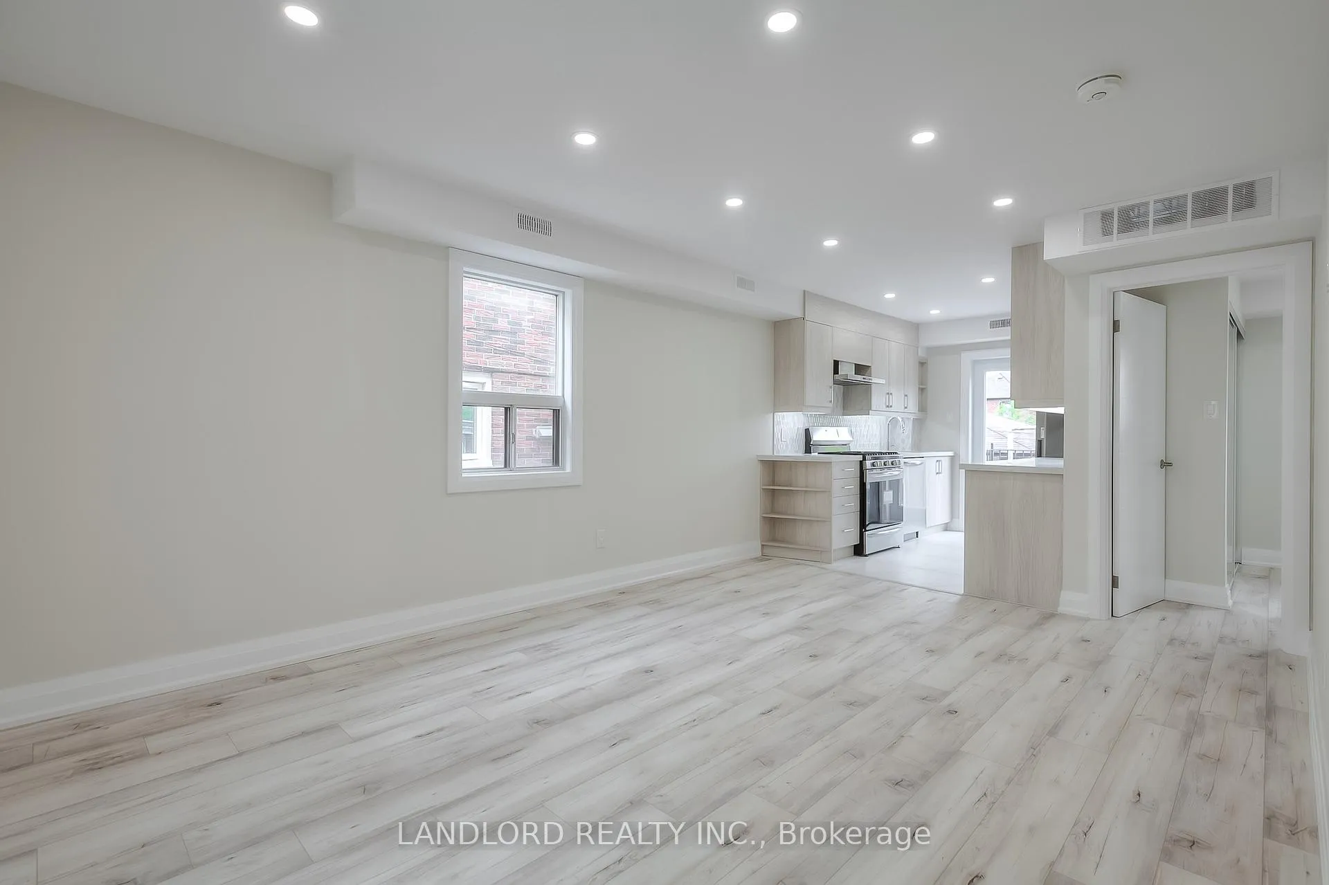 Photo 5 of Unit Main, 36 Yore Road, North York, Beechborough-Greenbrook — HOMEH