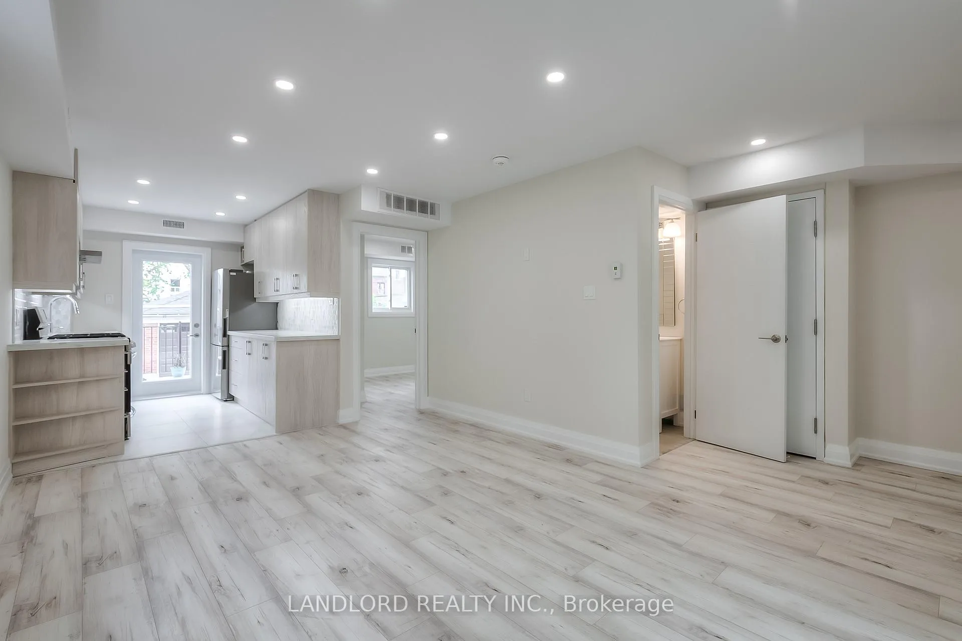 Photo 7 of Unit Main, 36 Yore Road, North York, Beechborough-Greenbrook — HOMEH