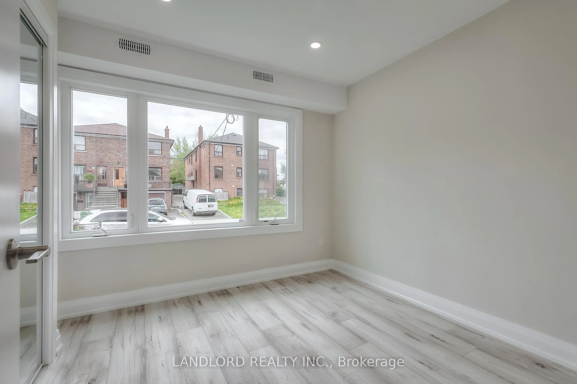 Photo 10 of Unit Main, 36 Yore Road, North York, Beechborough-Greenbrook — HOMEH
