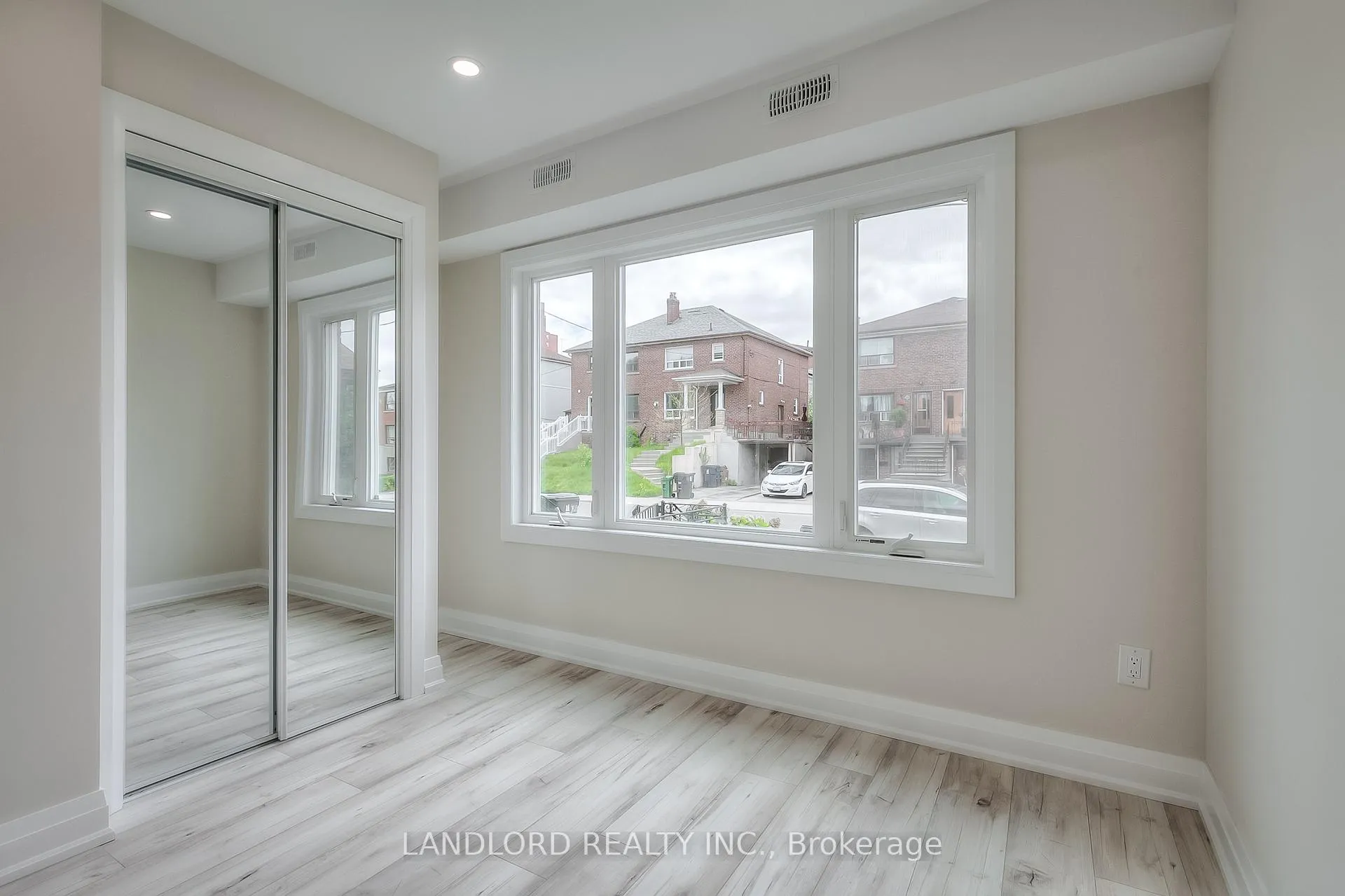 Photo 11 of Unit Main, 36 Yore Road, North York, Beechborough-Greenbrook — HOMEH