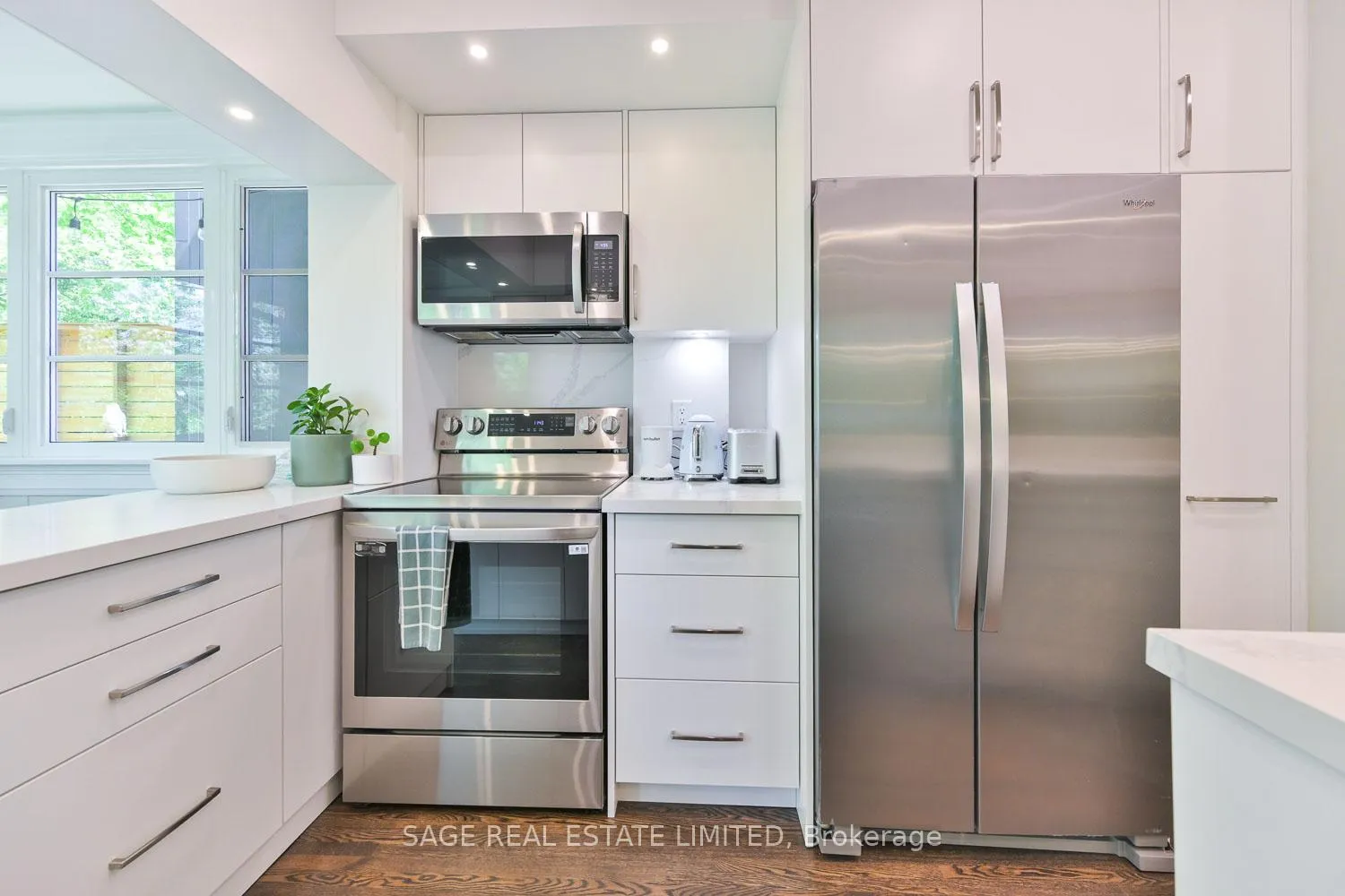 Photo 10 of 418 Glenlake Avenue, Toronto, High Park North — HOMEH