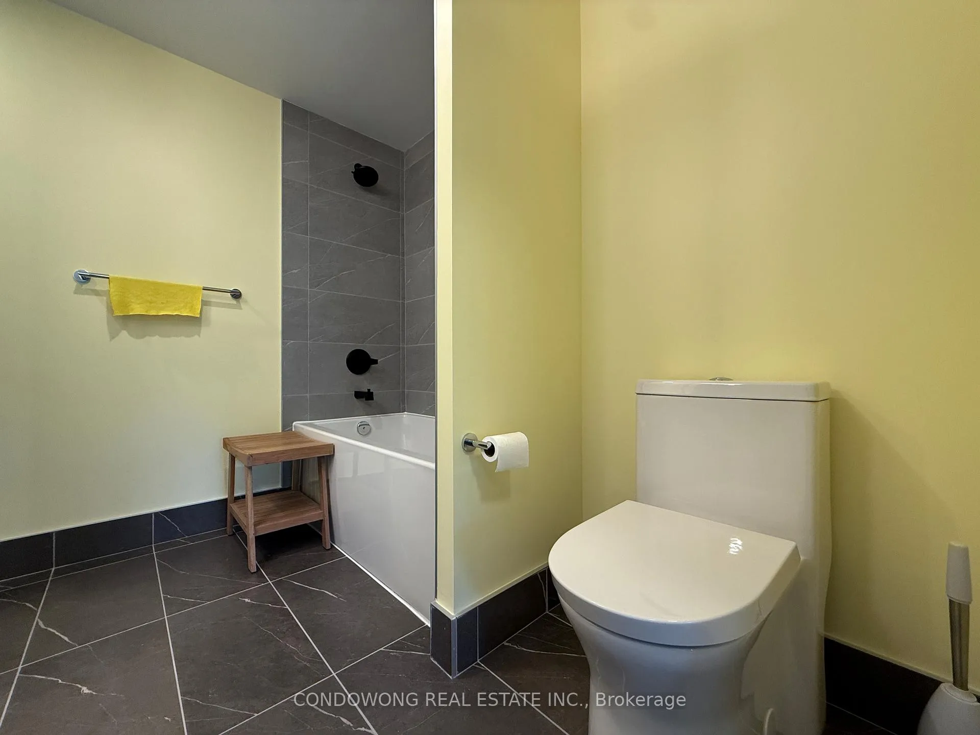 Photo 6 of Unit 404, 250 Lawrence Avenue W, Toronto, Lawrence Park North — HOMEH