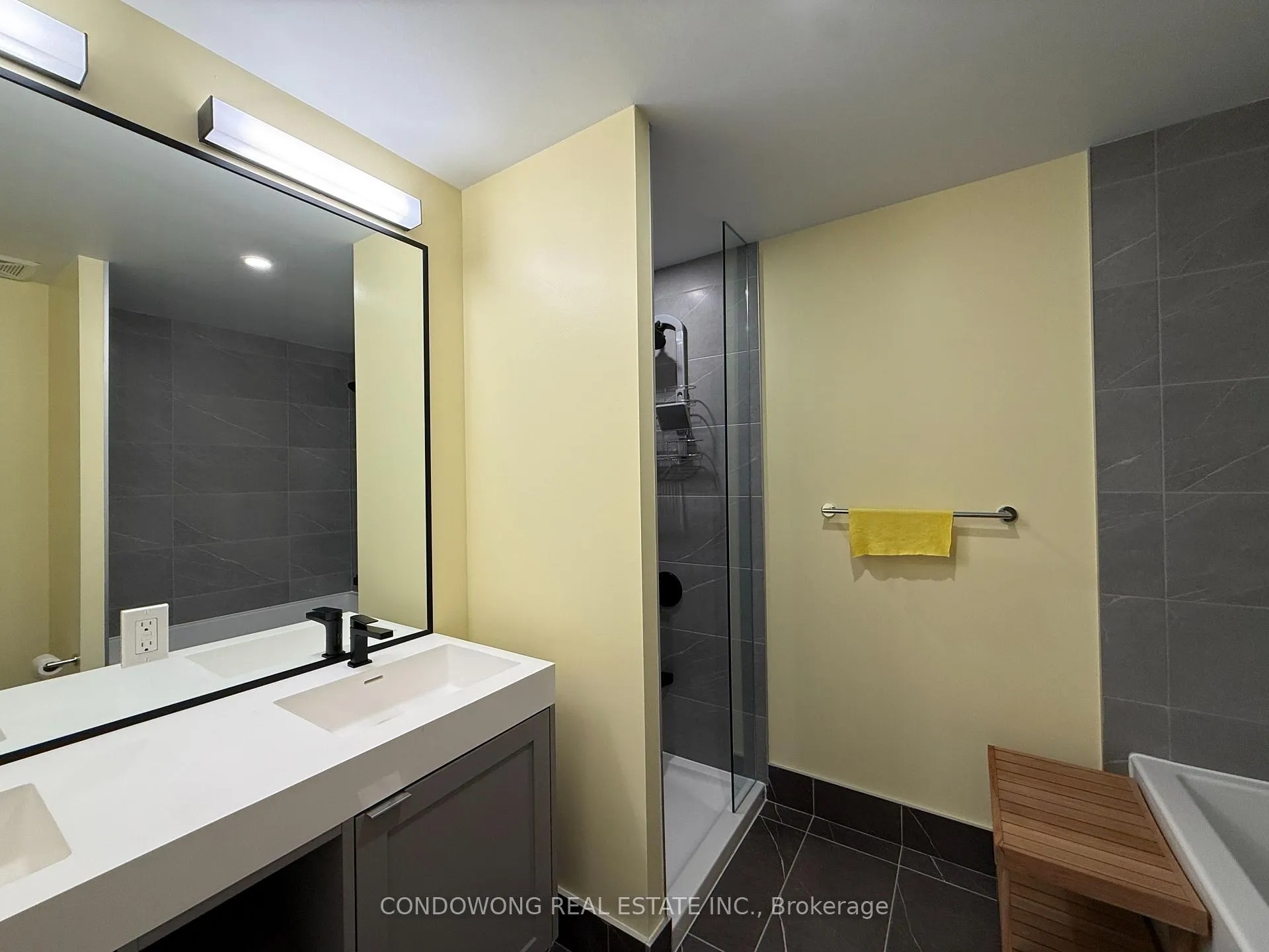 Photo 7 of Unit 404, 250 Lawrence Avenue W, Toronto, Lawrence Park North — HOMEH