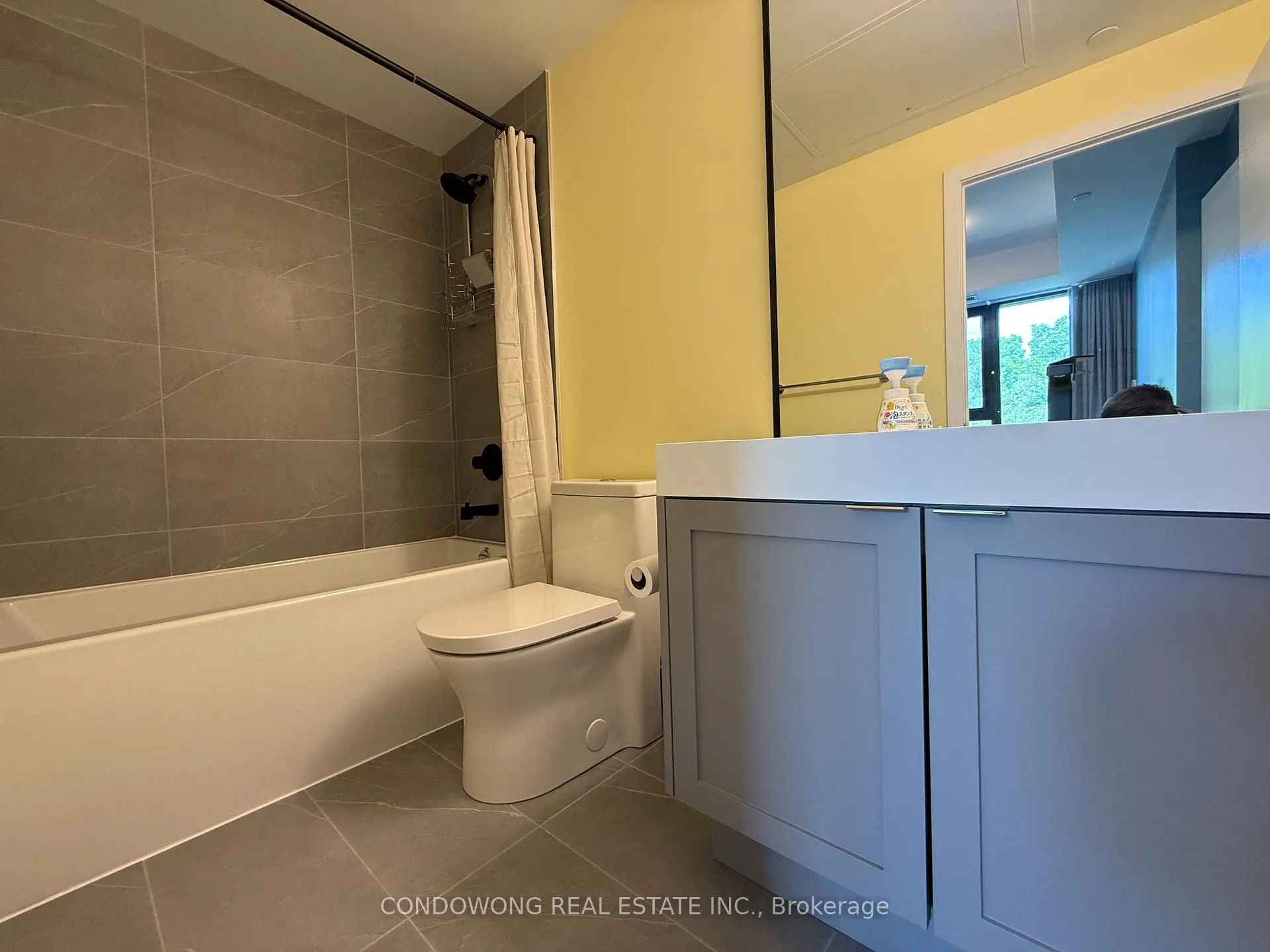 Photo 10 of Unit 404, 250 Lawrence Avenue W, Toronto, Lawrence Park North — HOMEH